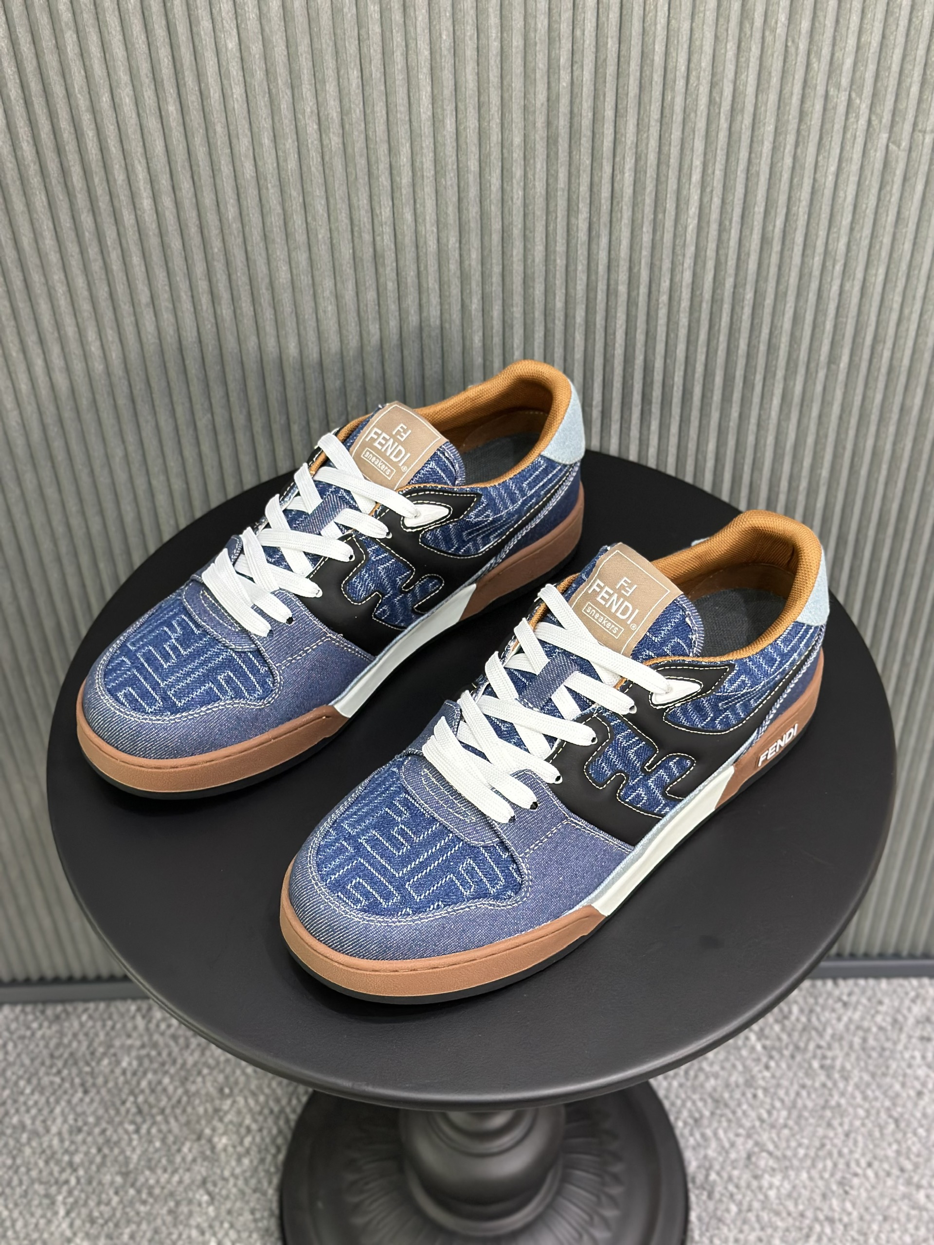 Giày sneaker Fendi Vải Xanh viền đế Nâu Like Auth 38-43 VTN