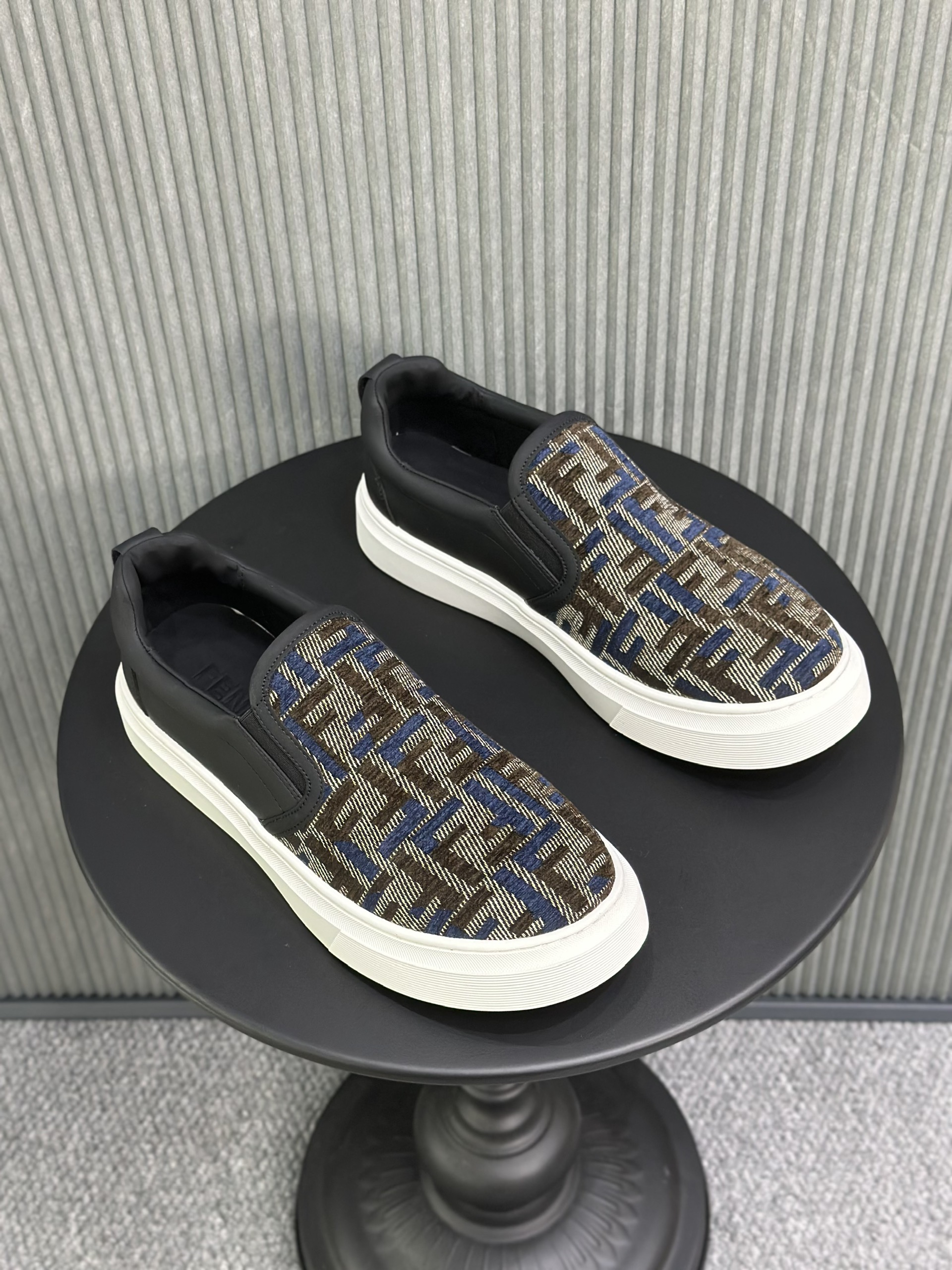 Giày slipon Fendi FF logo vải Nâu Xanh Like Auth 38-43 VTN