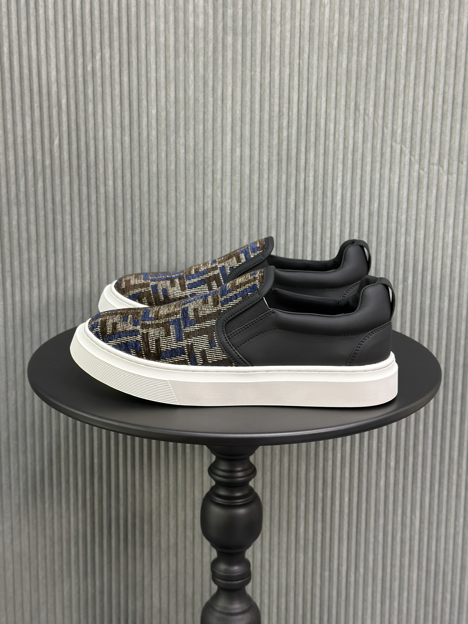 Giày slipon Fendi FF logo vải Nâu Xanh Like Auth 38-43 VTN