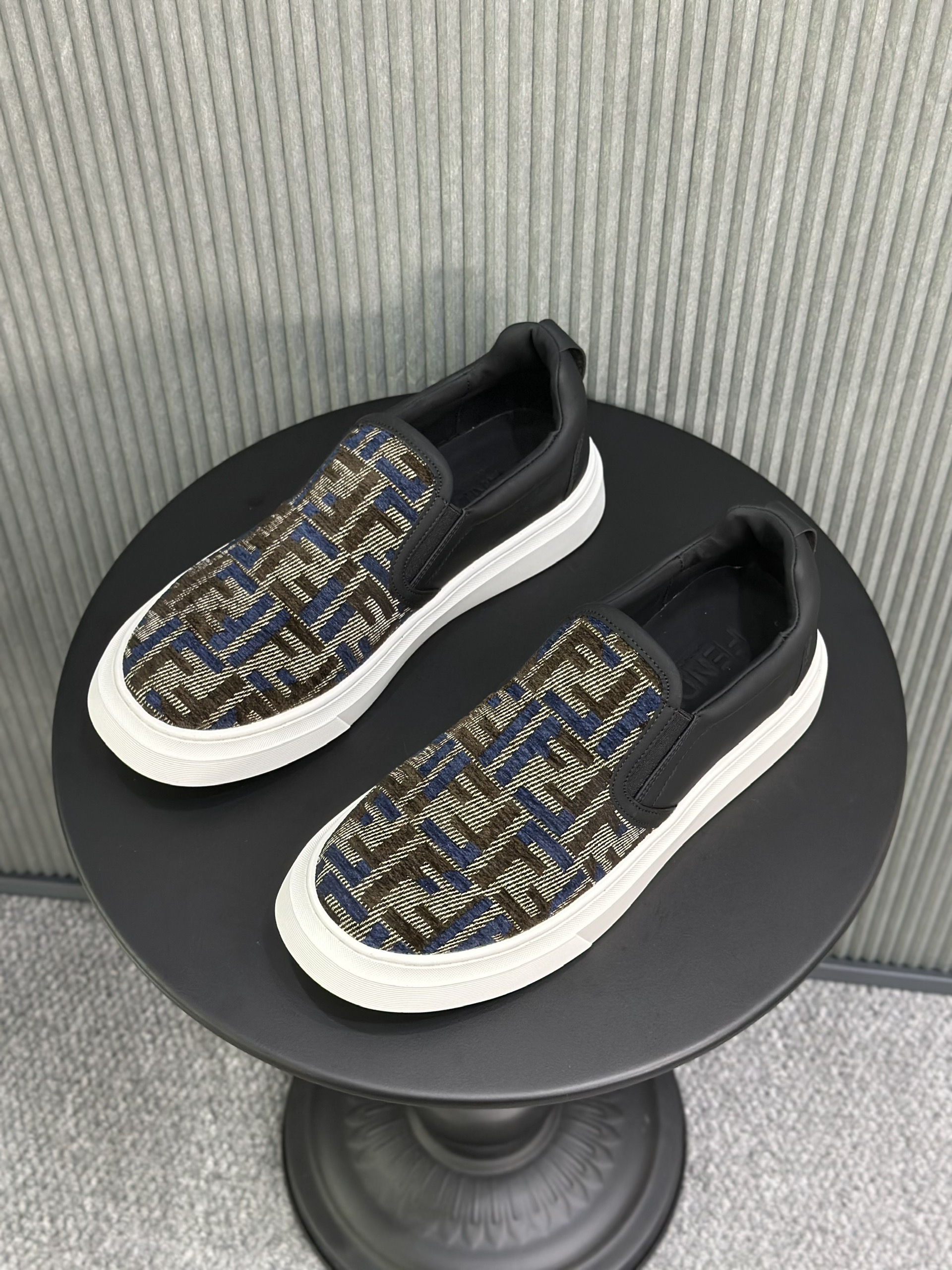 Giày slipon Fendi FF logo vải Nâu Xanh Like Auth 38-43 VTN