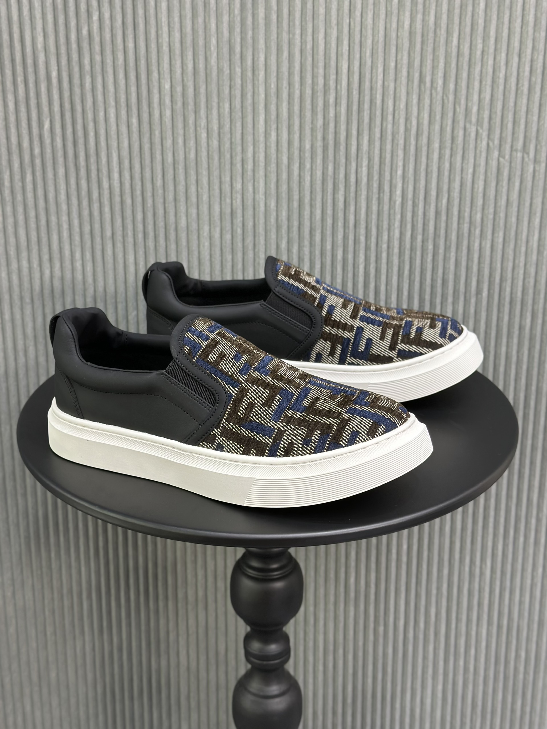 Giày slipon Fendi FF logo vải Nâu Xanh Like Auth 38-43 VTN