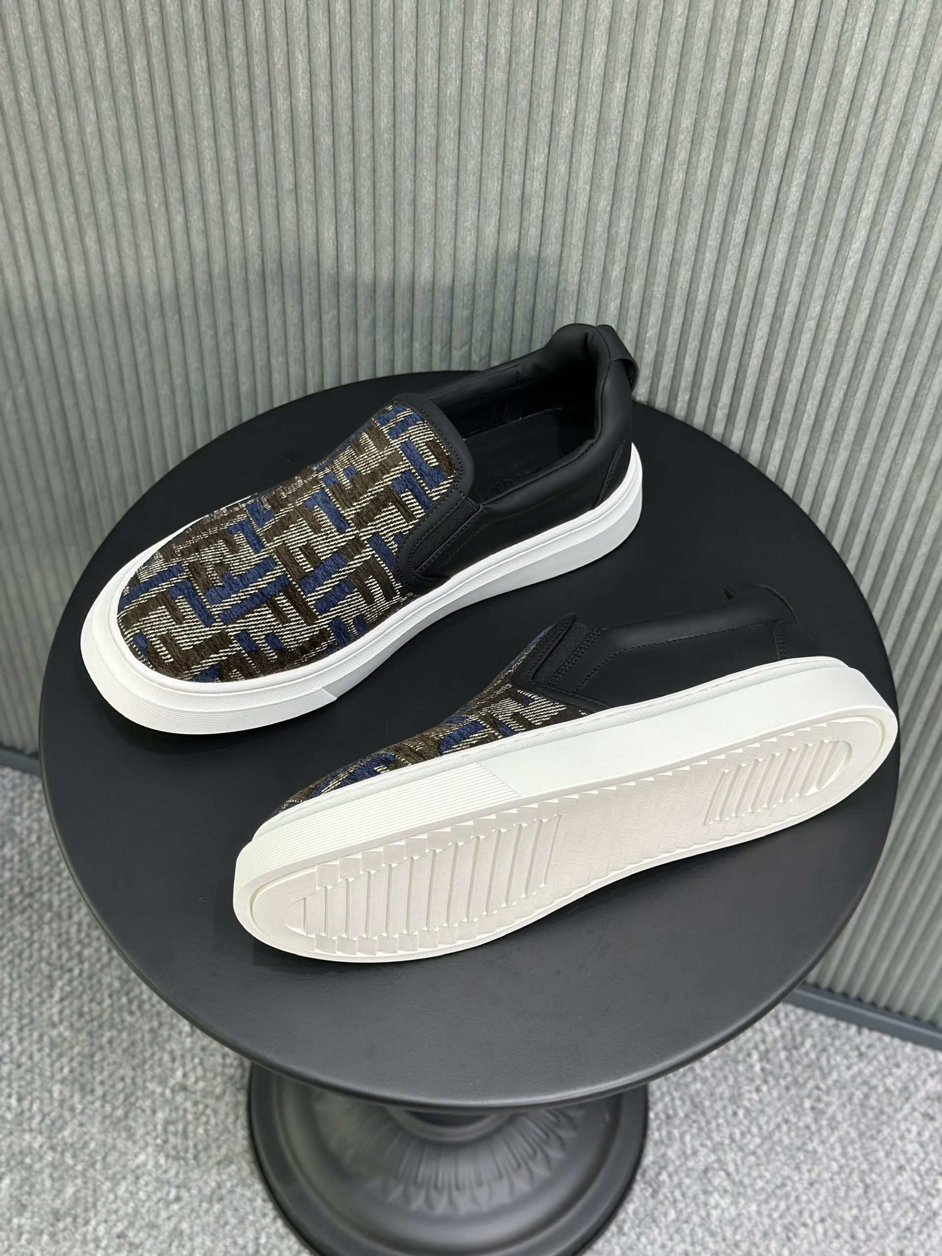 Giày slipon Fendi FF logo vải Nâu Xanh Like Auth 38-43 VTN