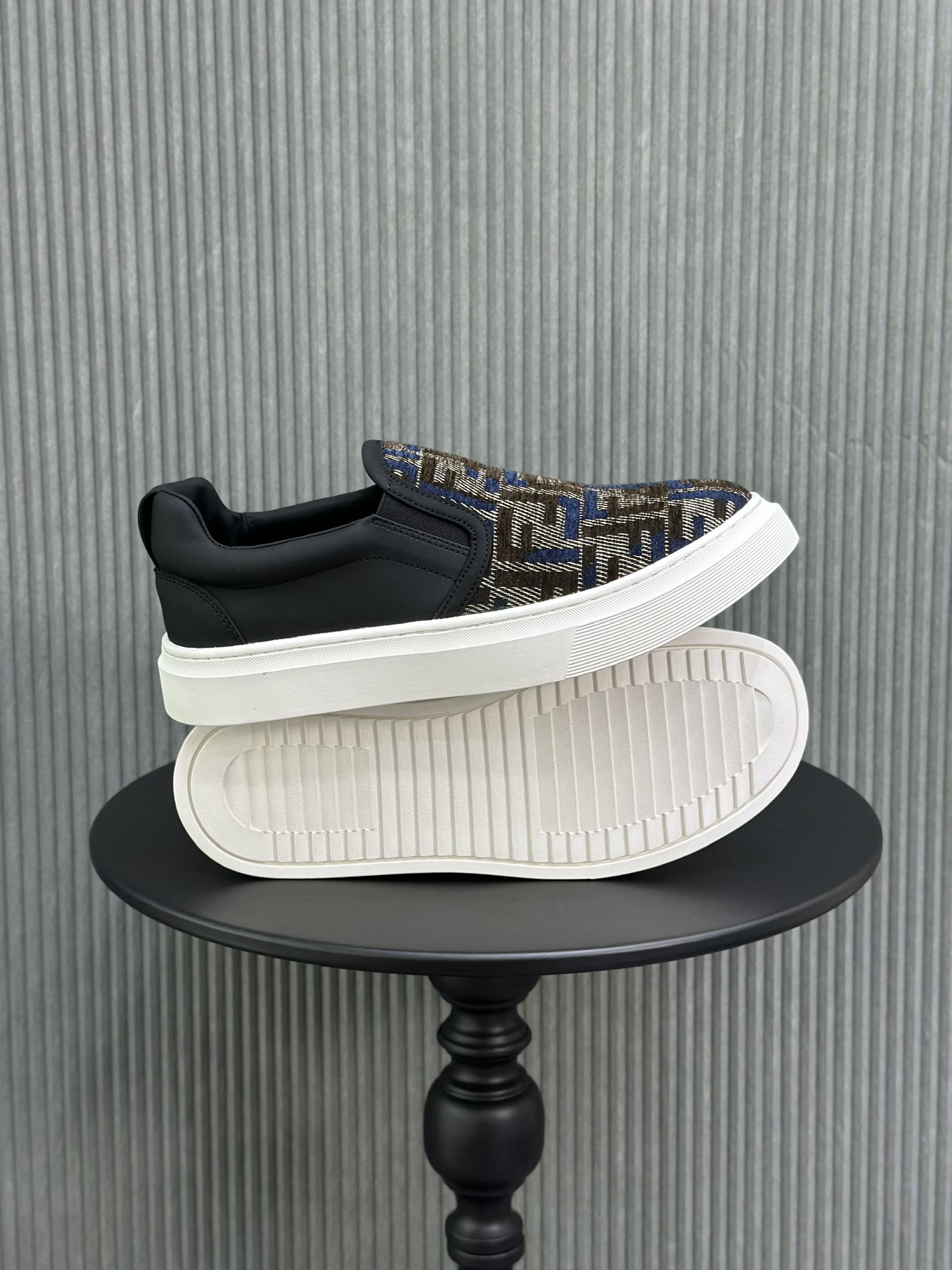 Giày slipon Fendi FF logo vải Nâu Xanh Like Auth 38-43 VTN