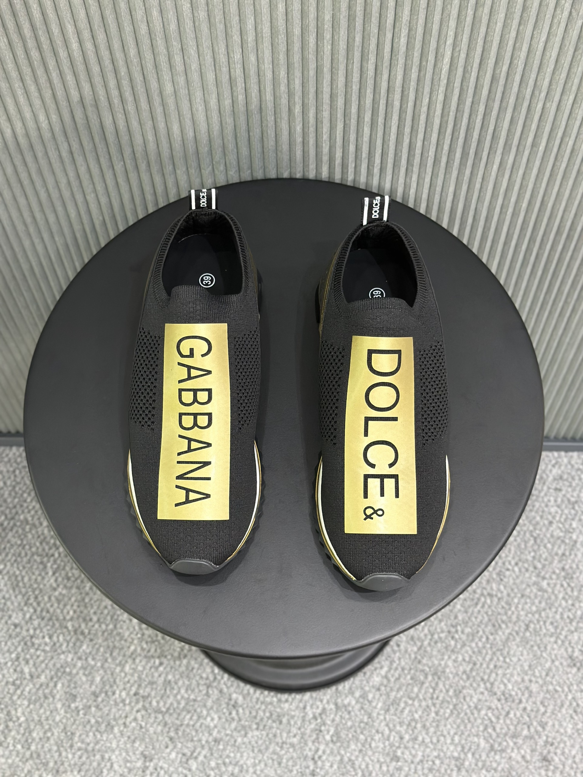 Giày slipon Dolce Gabbana DG Đen logo tag vàng cổ chun Like Auth 38-43 VTN
