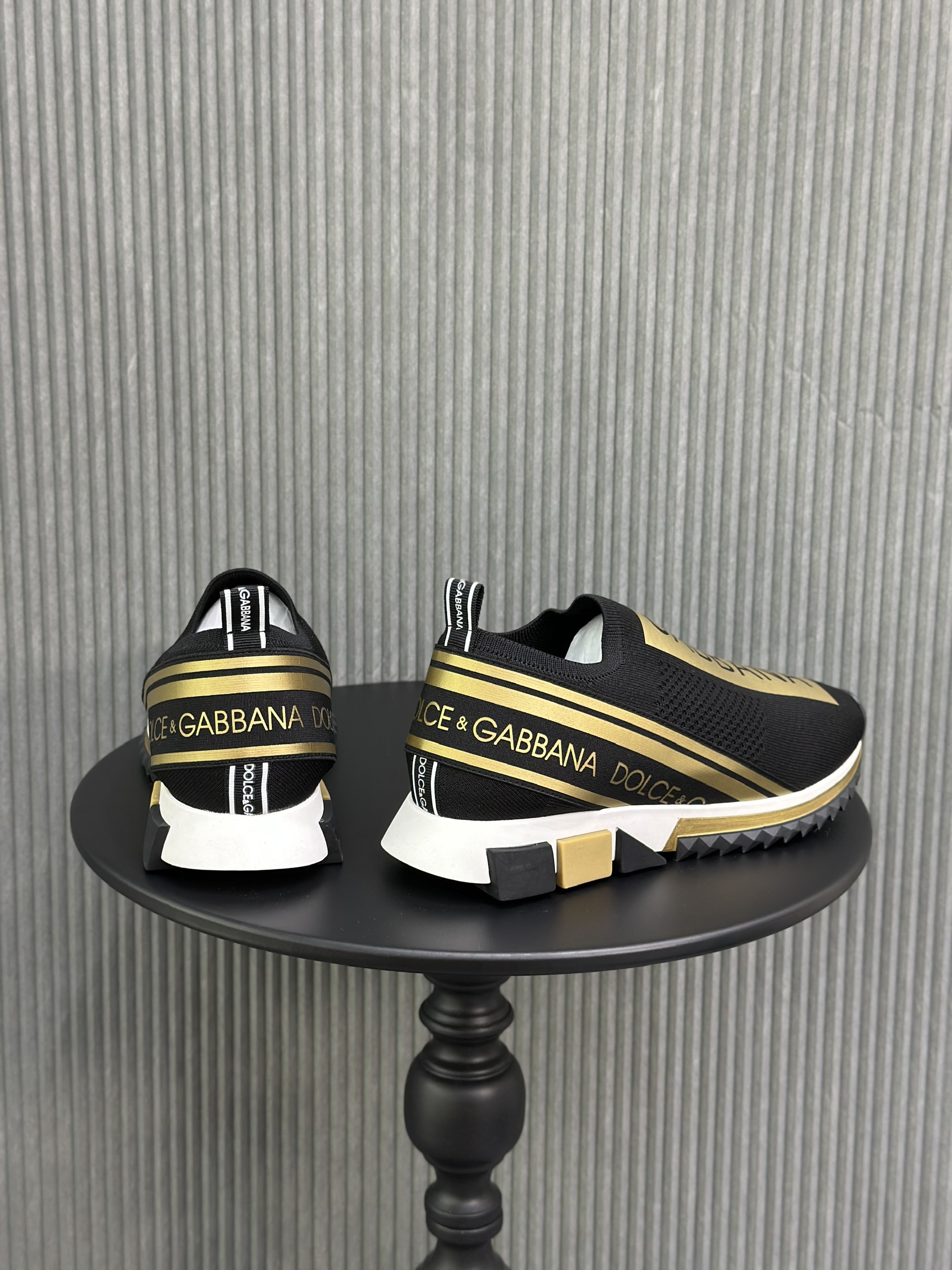 Giày slipon Dolce Gabbana DG Đen logo tag vàng cổ chun Like Auth 38-43 VTN