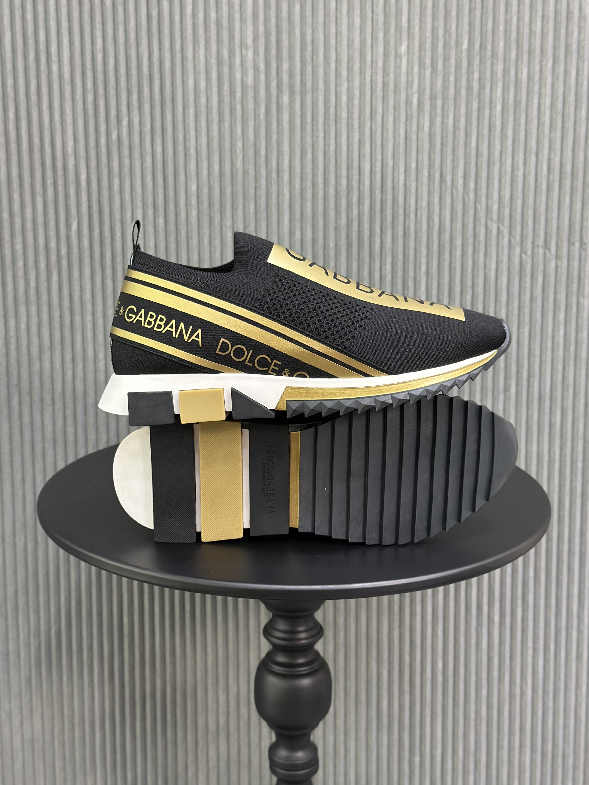 Giày slipon Dolce Gabbana DG Đen logo tag vàng cổ chun Like Auth 38-43 VTN