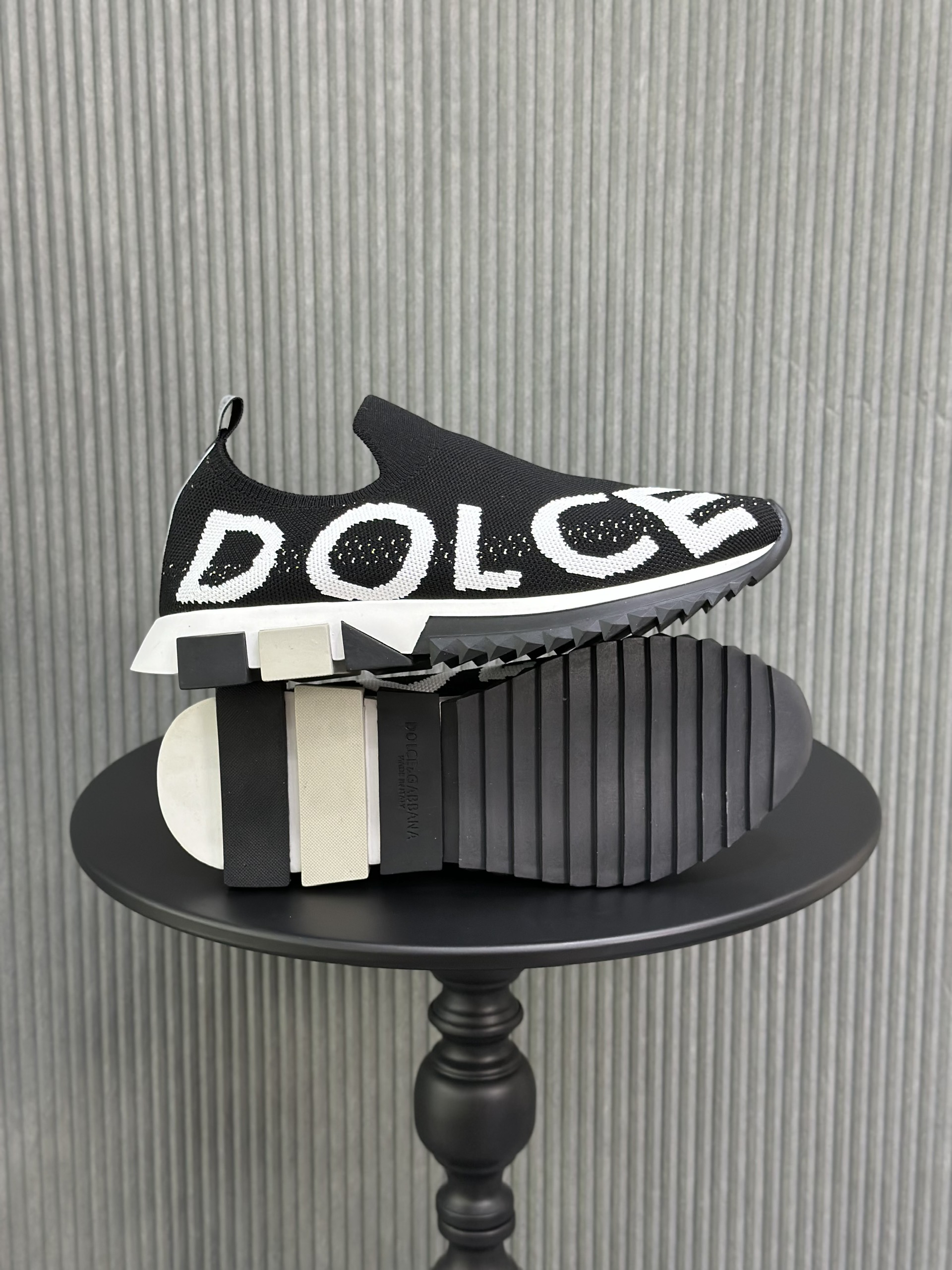 Giày slipon Dolce Gabbana DG Đen chữ Trắng cổ chun Like Auth 38-43 VTN