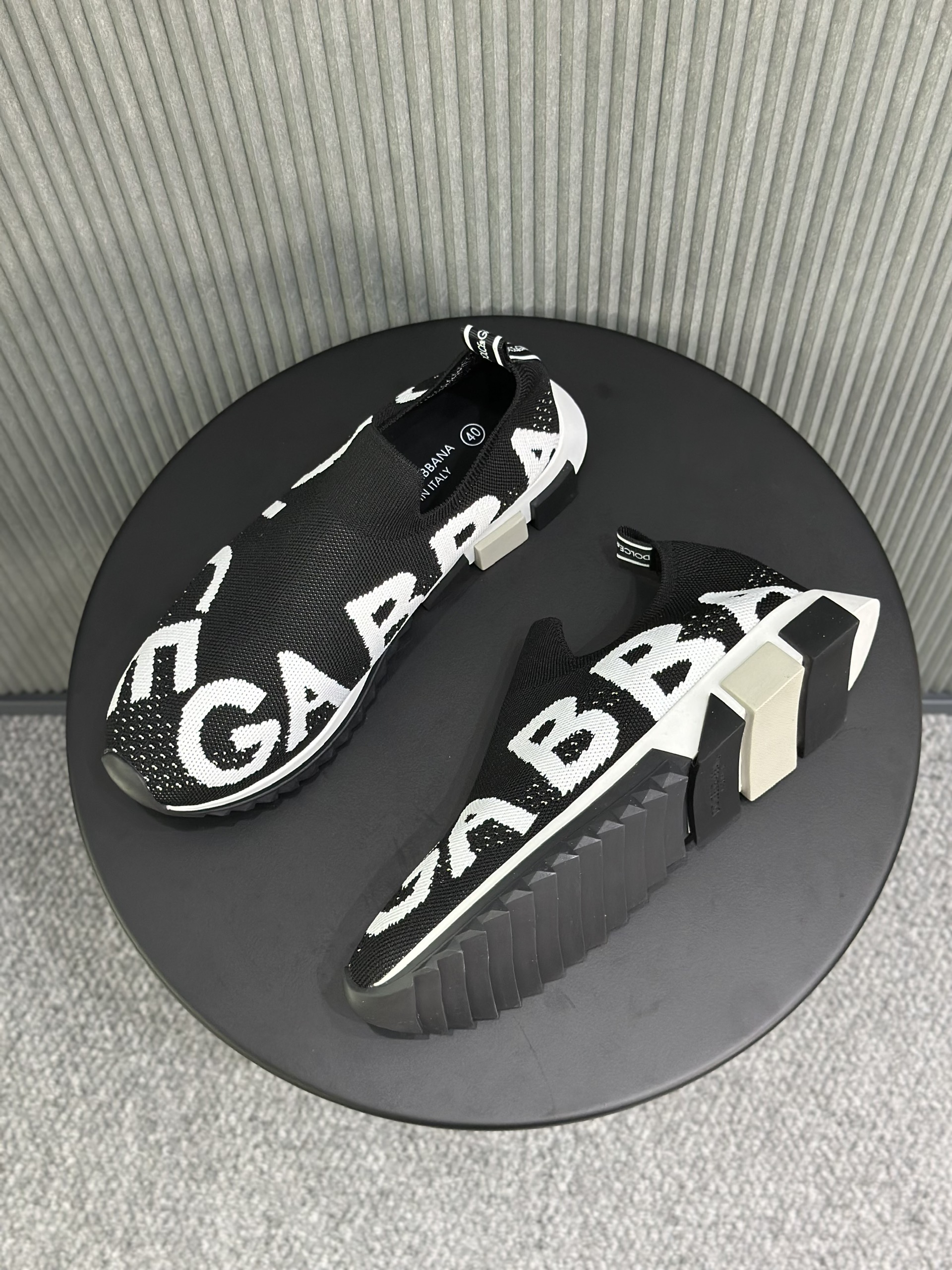 Giày slipon Dolce Gabbana DG Đen chữ Trắng cổ chun Like Auth 38-43 VTN