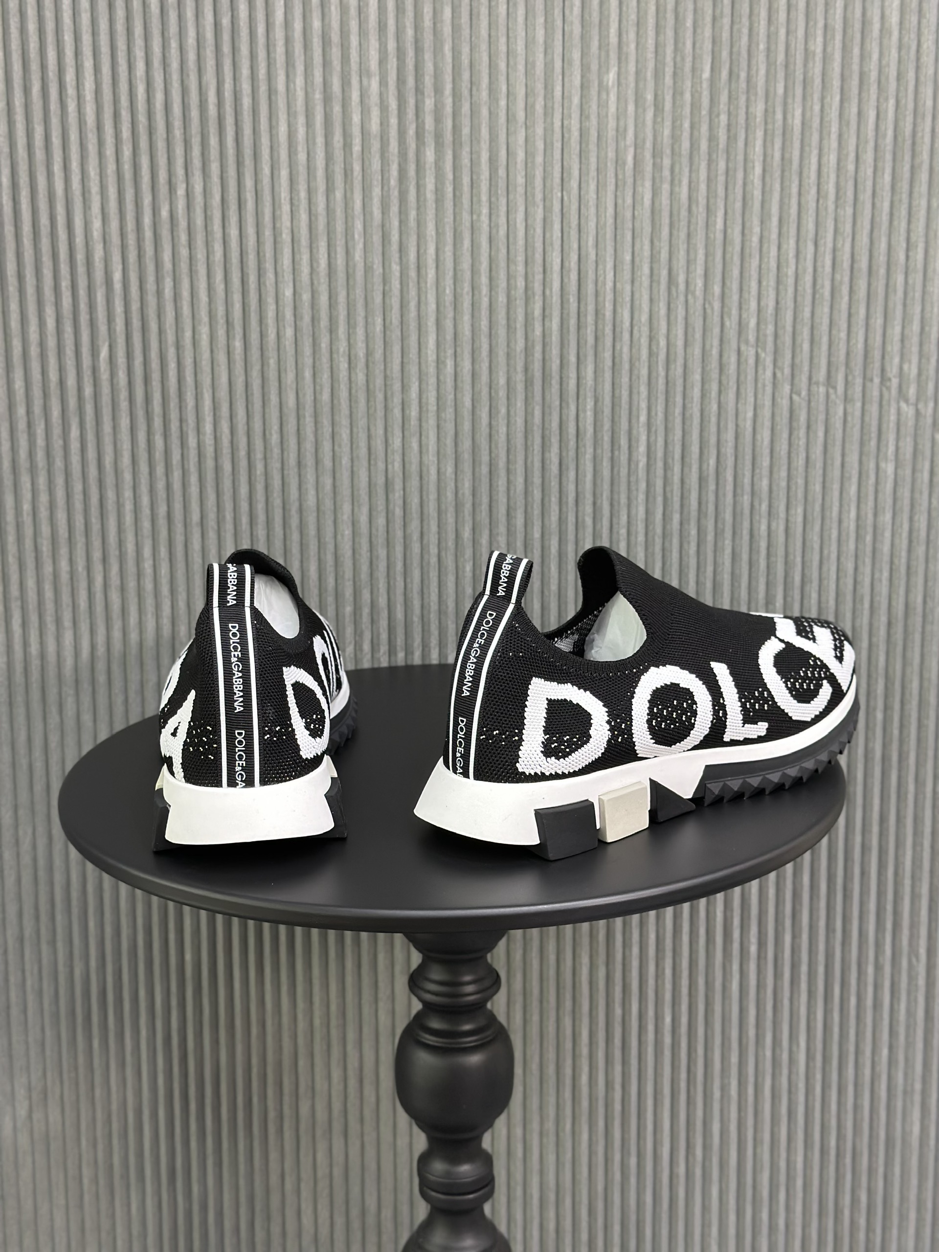 Giày slipon Dolce Gabbana DG Đen chữ Trắng cổ chun Like Auth 38-43 VTN