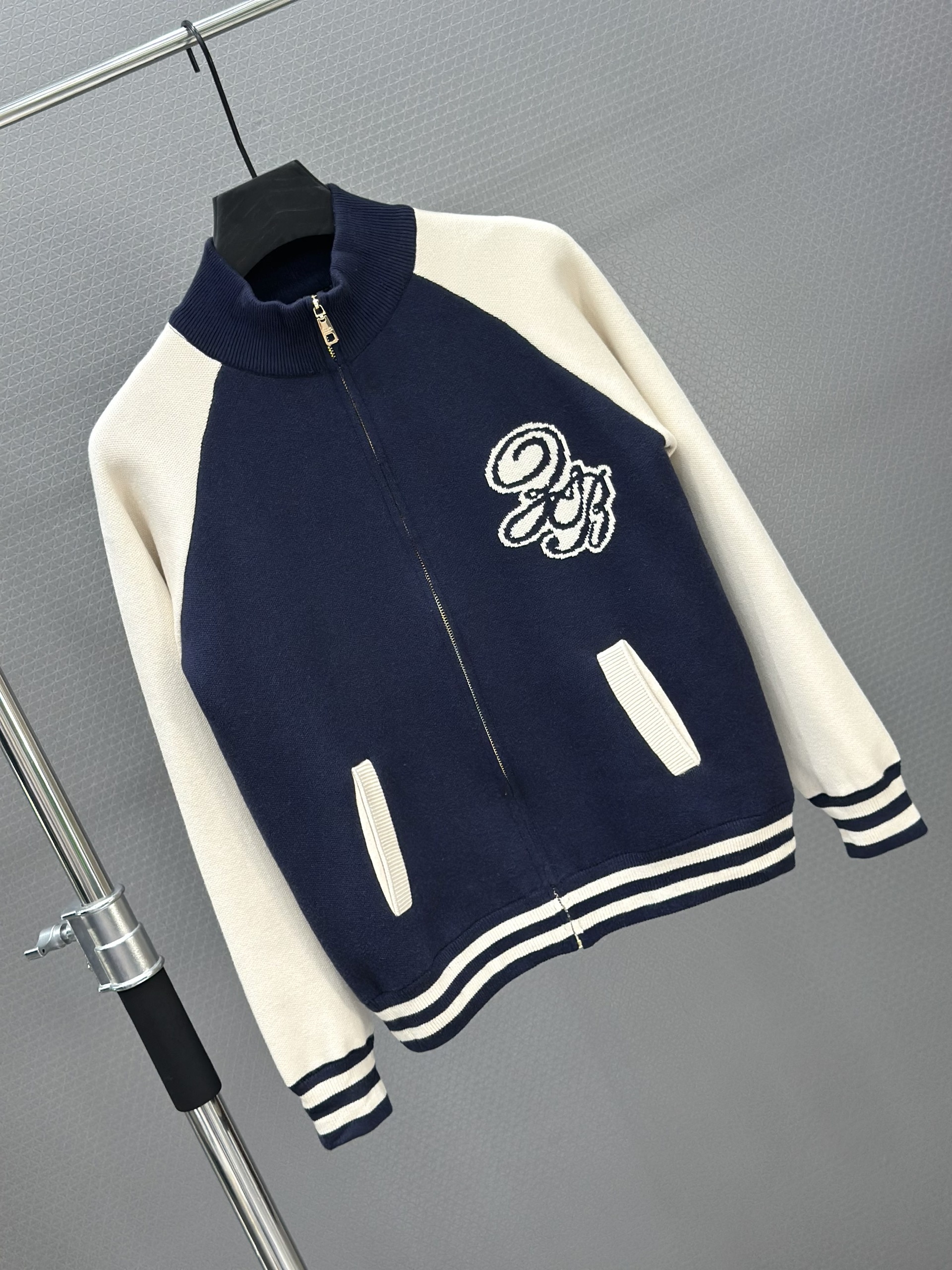 Áo khoác len khóa Dolce Gabbana DG Xanh Than tay Trắng logo thêu ngực Like Auth 48-54 VTN