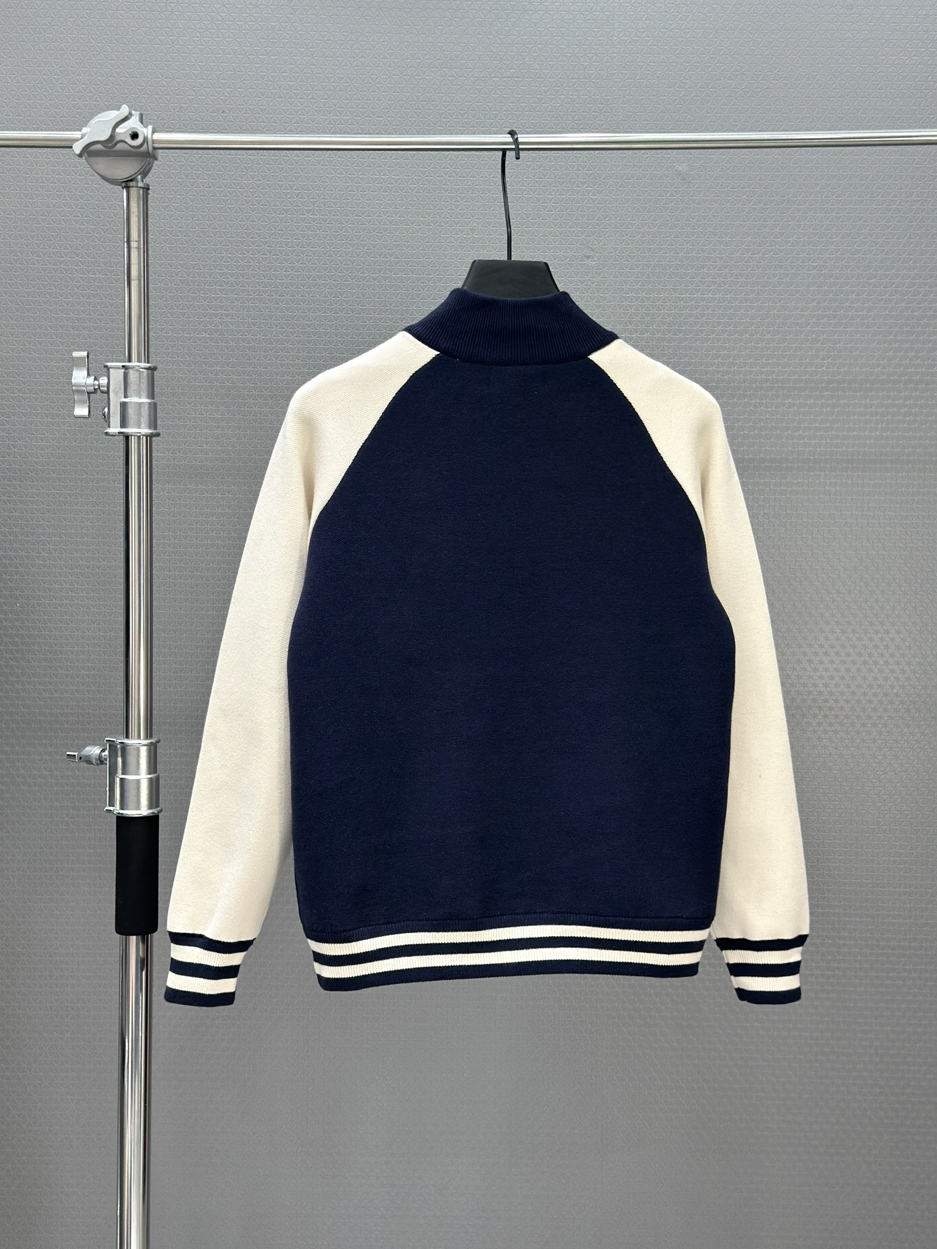 Áo khoác len khóa Dolce Gabbana DG Xanh Than tay Trắng logo thêu ngực Like Auth 48-54 VTN