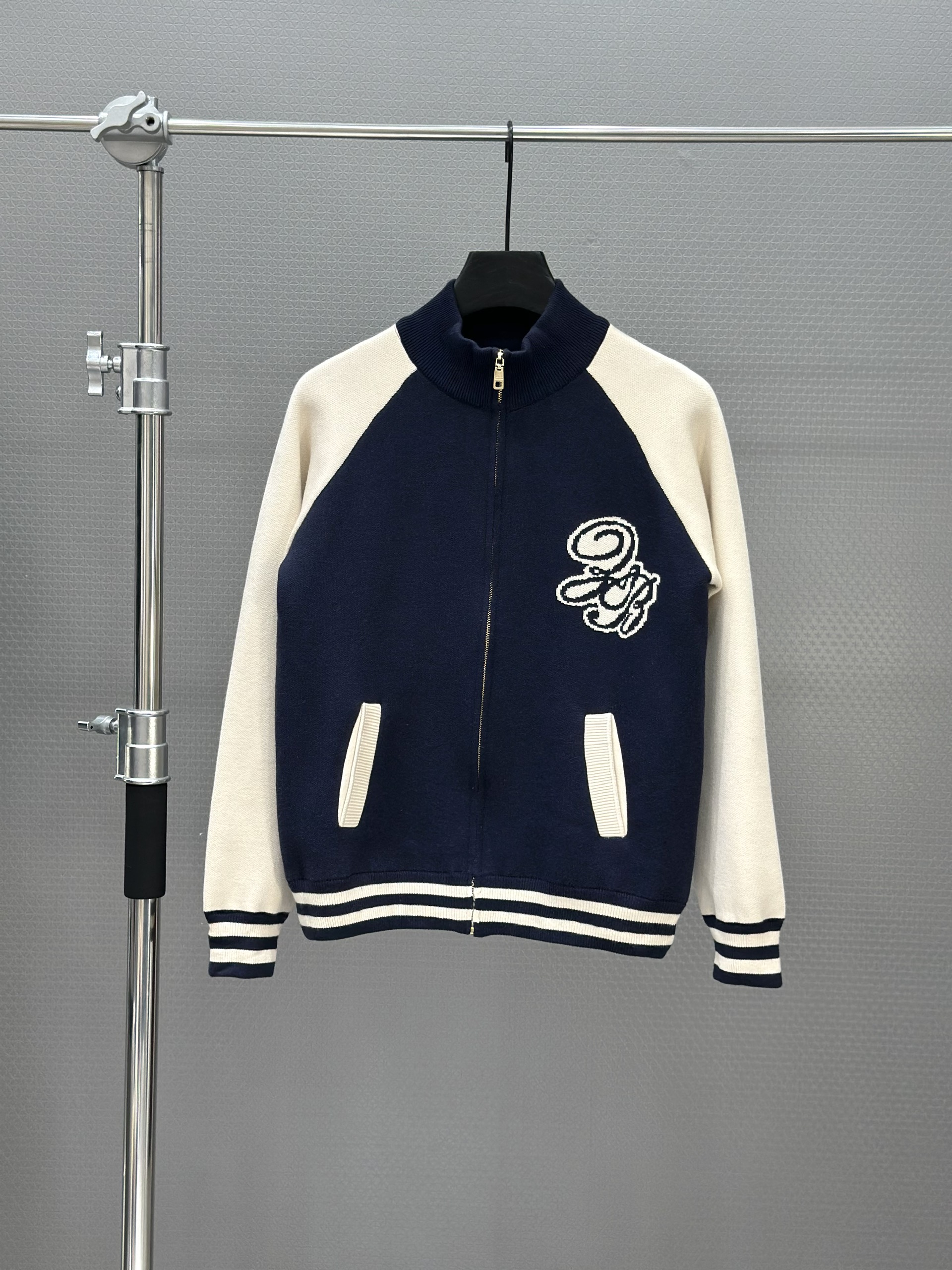 Áo khoác len khóa Dolce Gabbana DG Xanh Than tay Trắng logo thêu ngực Like Auth 48-54 VTN