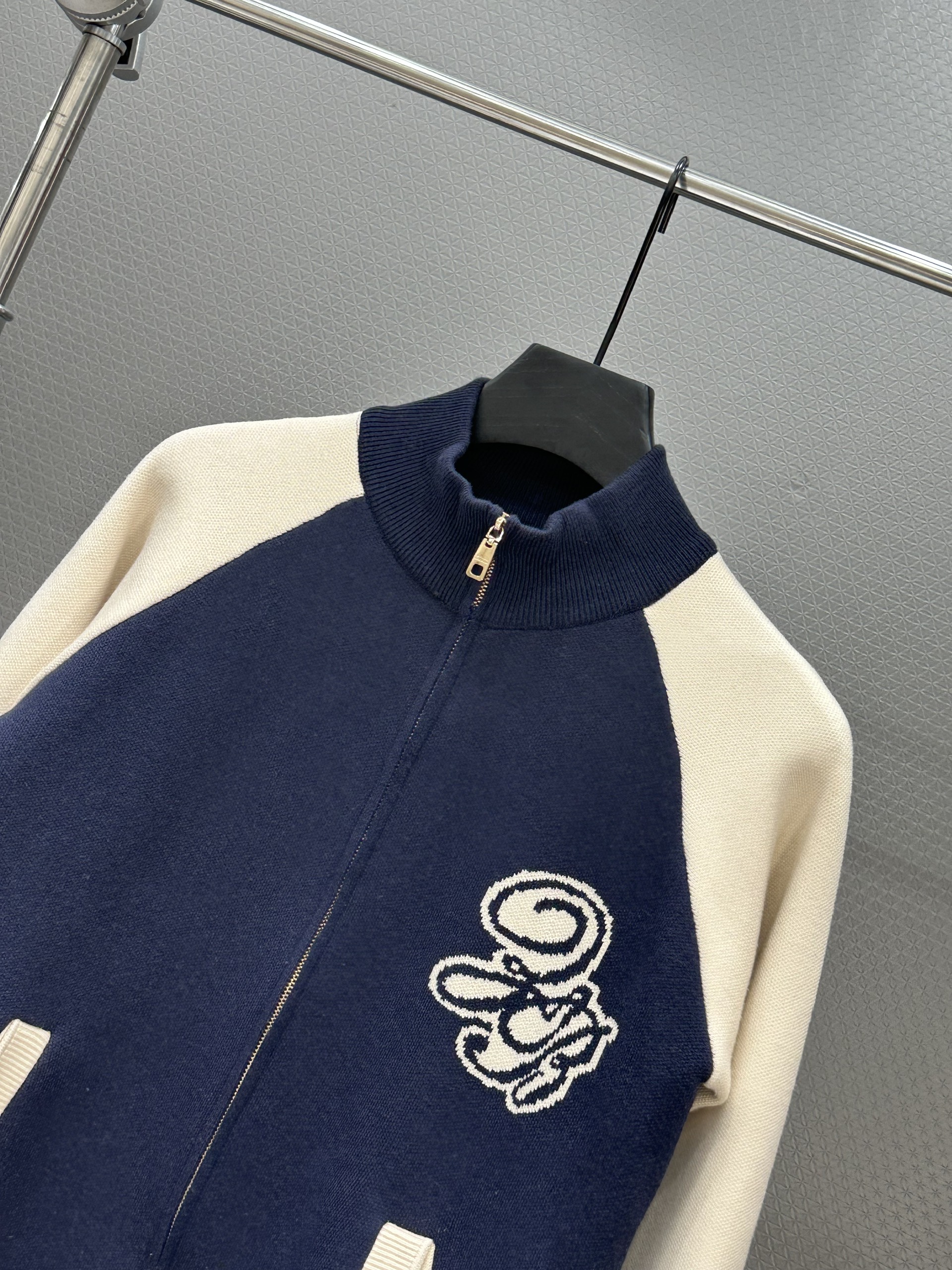 Áo khoác len khóa Dolce Gabbana DG Xanh Than tay Trắng logo thêu ngực Like Auth 48-54 VTN