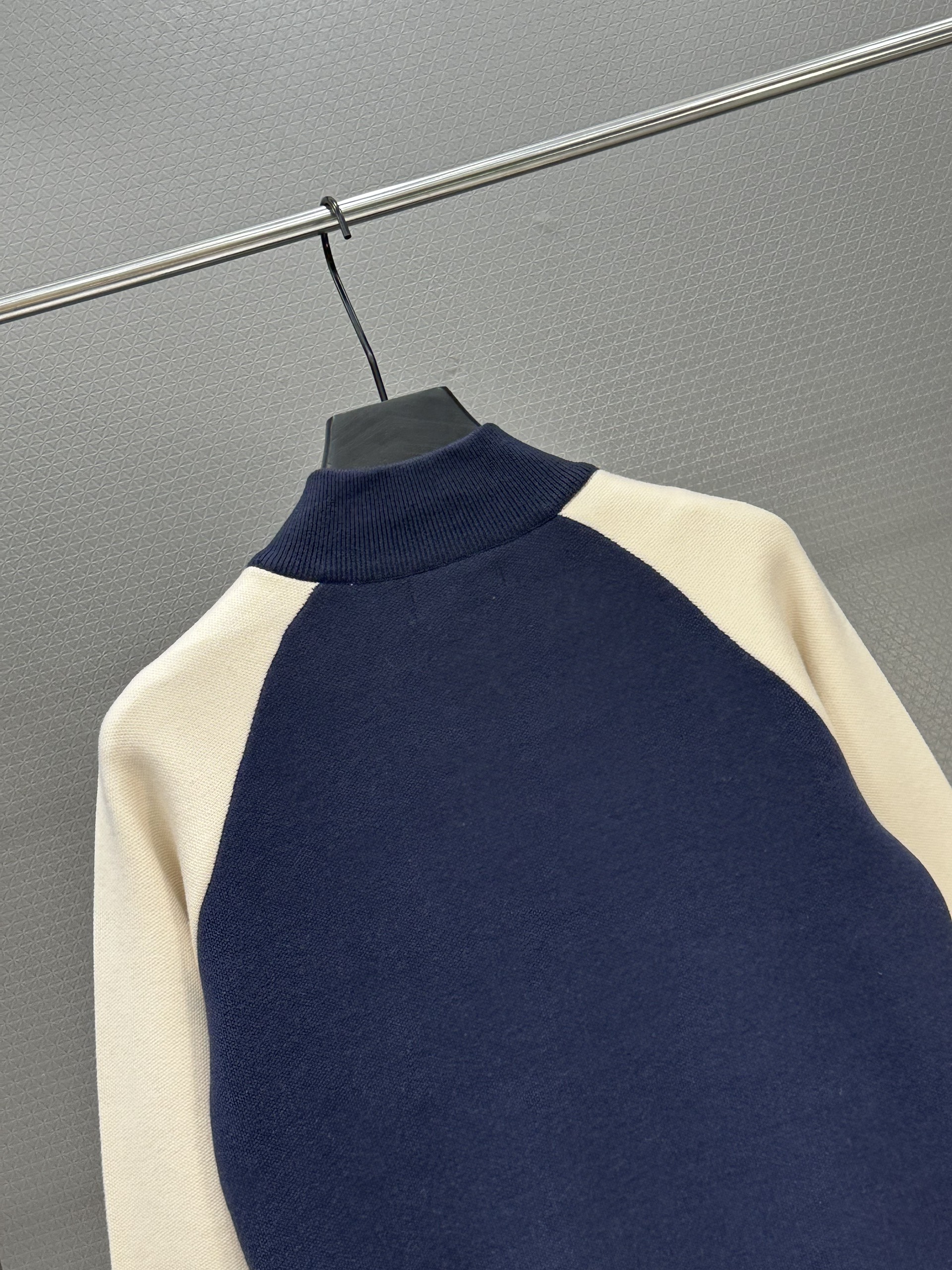 Áo khoác len khóa Dolce Gabbana DG Xanh Than tay Trắng logo thêu ngực Like Auth 48-54 VTN