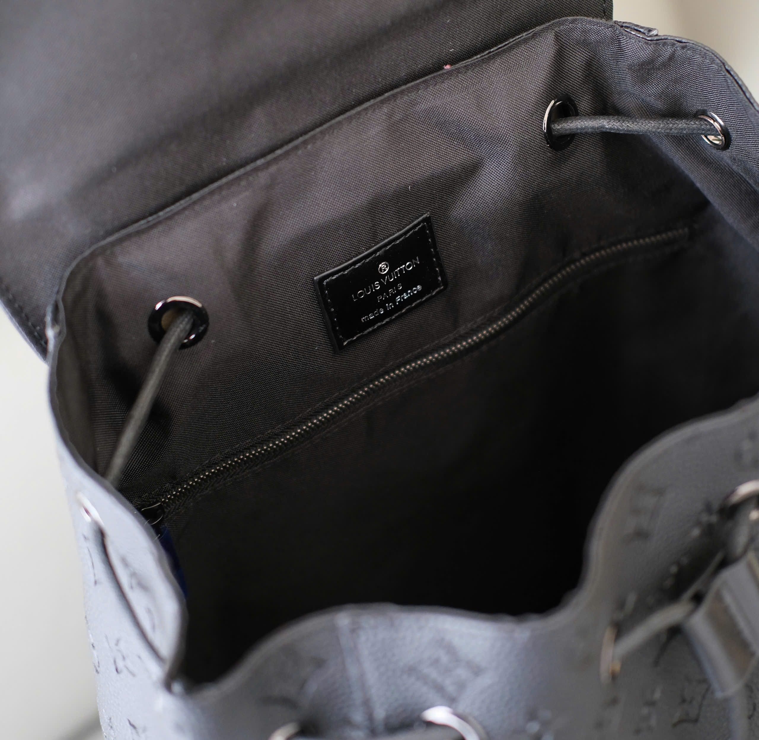 Balo Louis Vuitton LV Đen monogram full vân chìm tag da kẻ dọc Like Auth 39x31x11 DDT