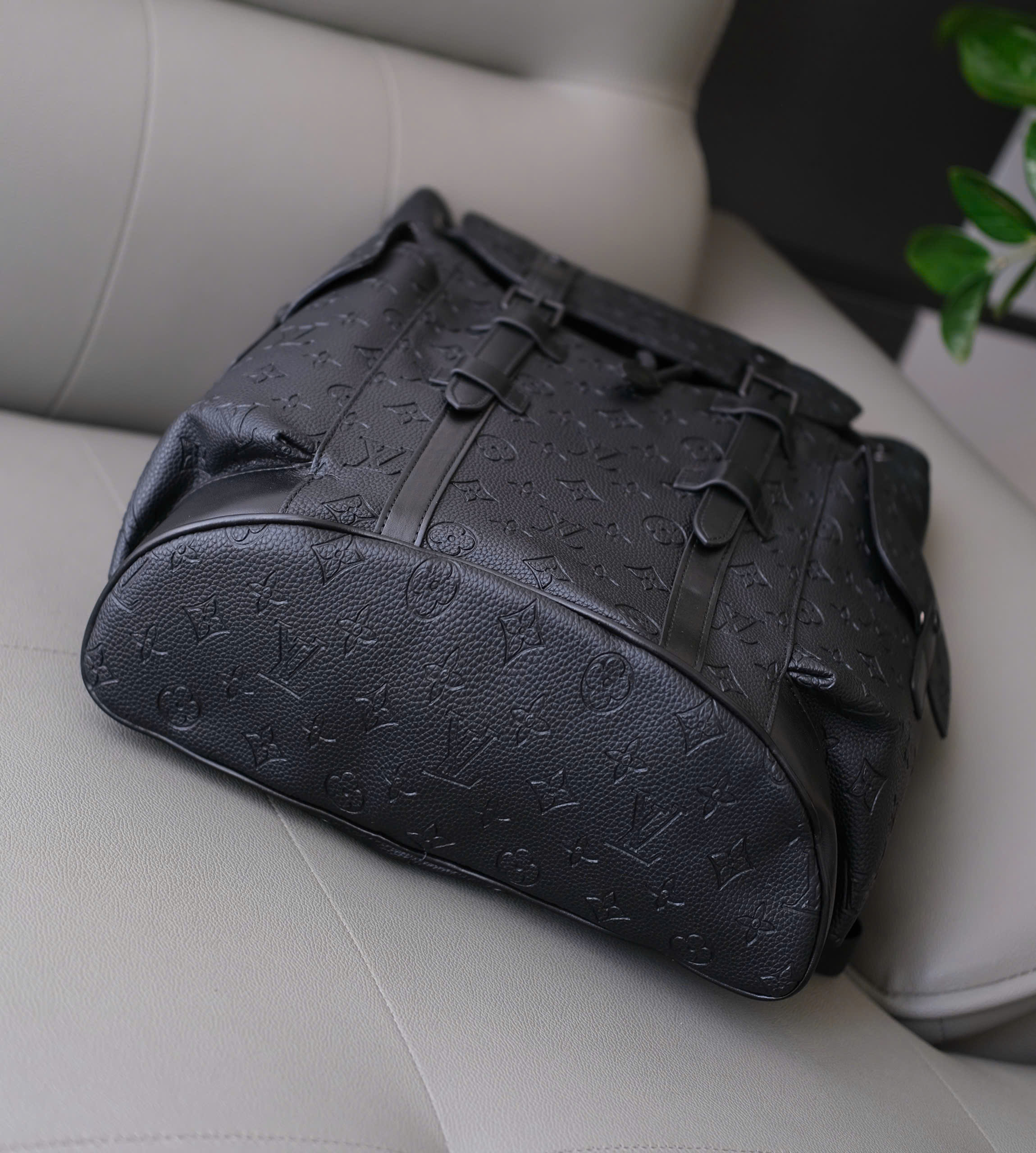 Balo Louis Vuitton LV Đen monogram full vân chìm tag da kẻ dọc Like Auth 39x31x11 DDT