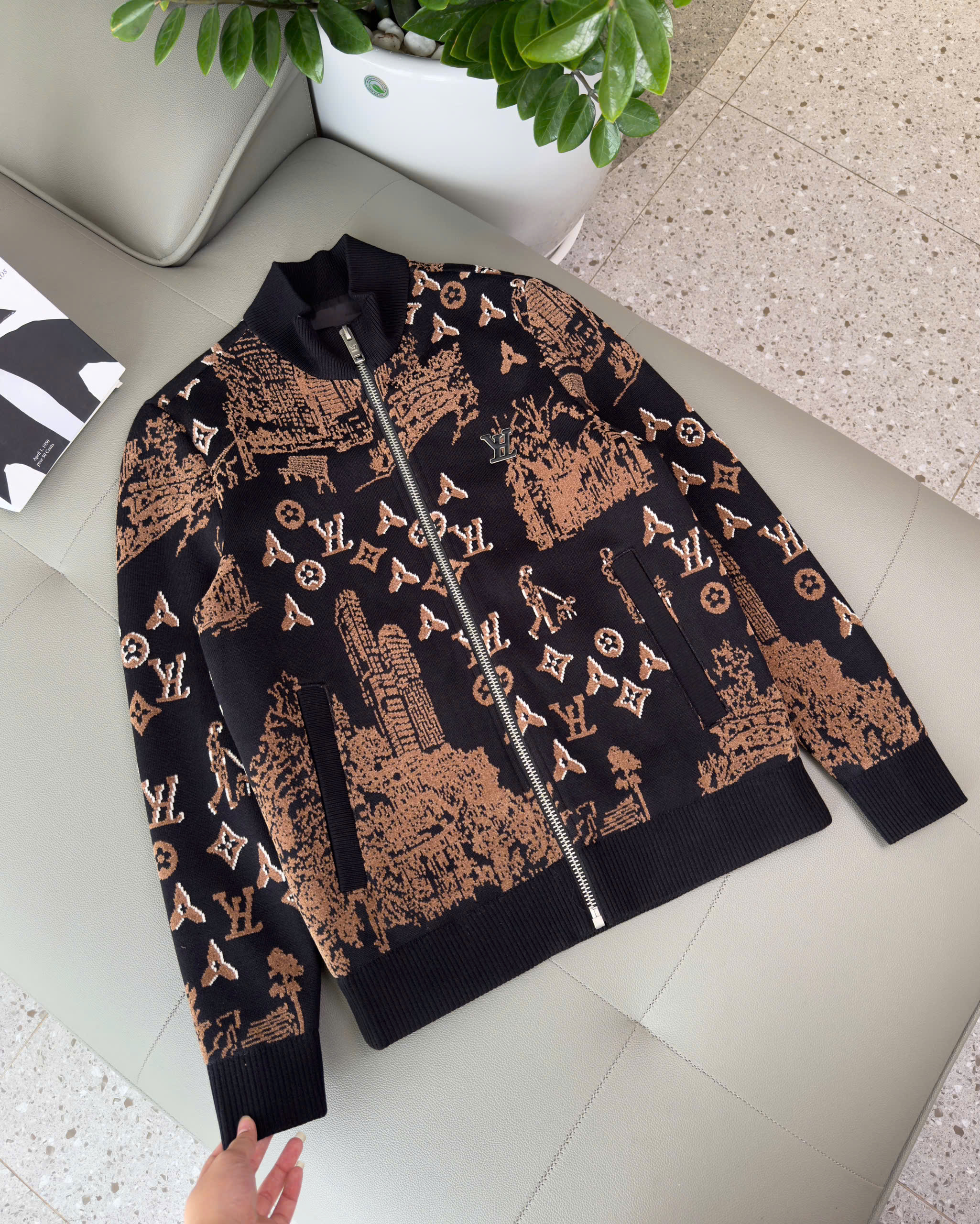 Áo khoác bomber len Louis Vuitton Đen họa tiết Nâu Like Auth 48-54 DDT MK