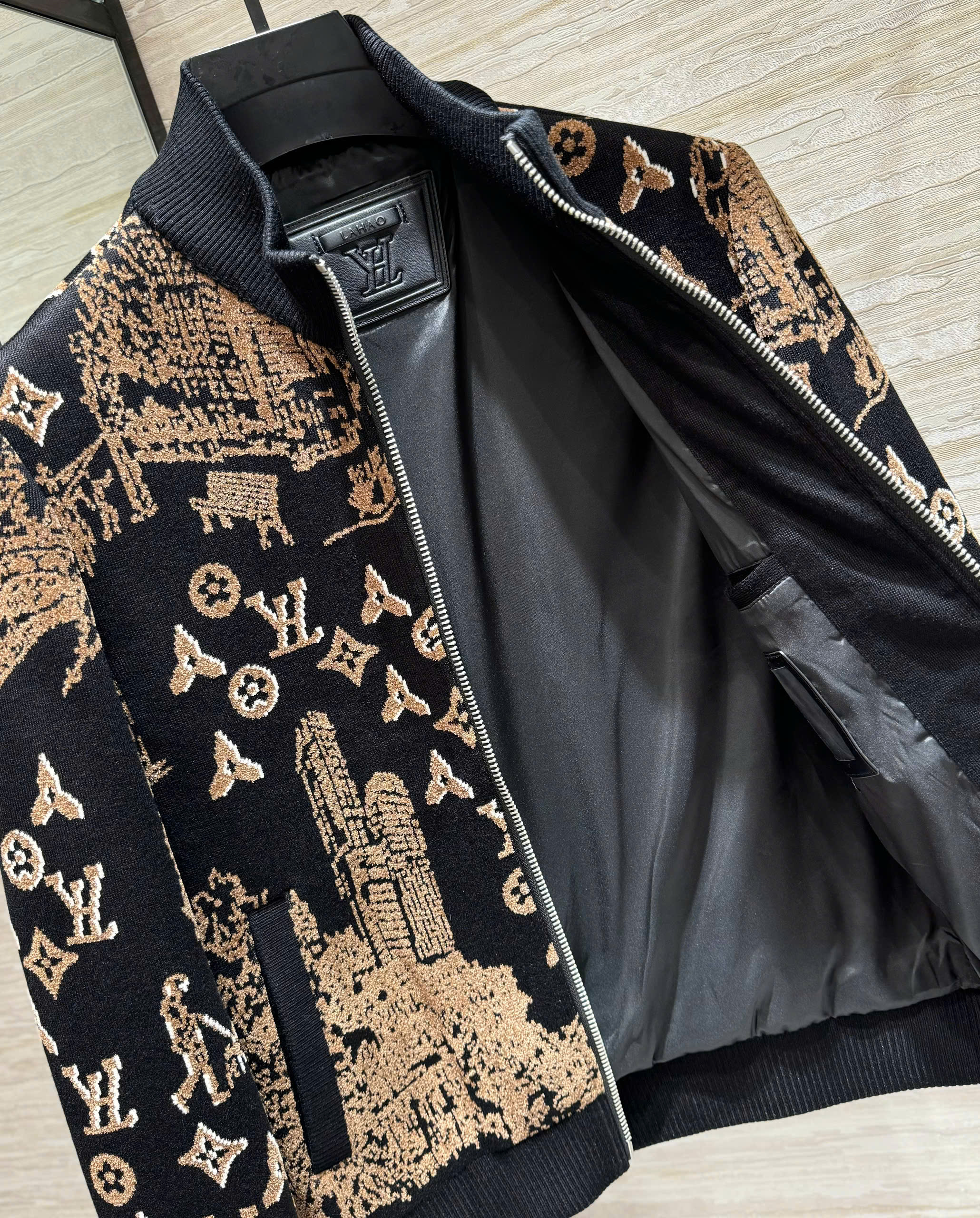 Áo khoác bomber len Louis Vuitton Đen họa tiết Nâu Like Auth 48-54 DDT MK