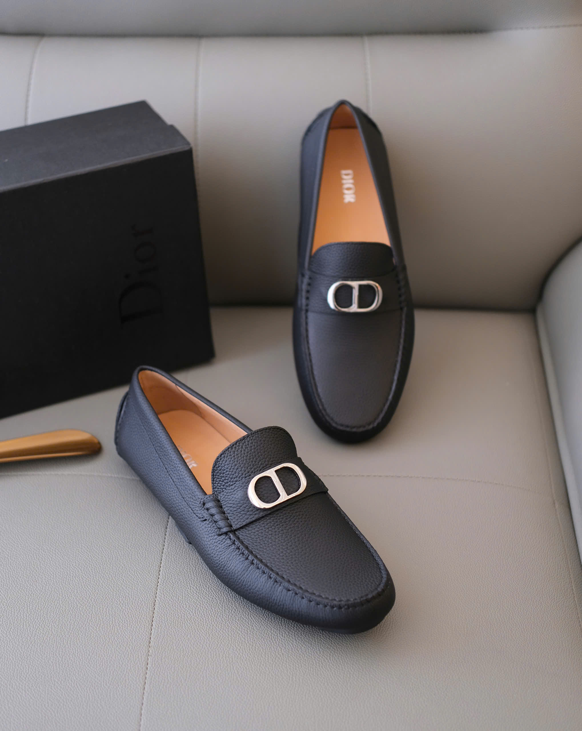 Giày moca Dior Đen sần logo CD tag bạc Like Auth 38-43 DDT