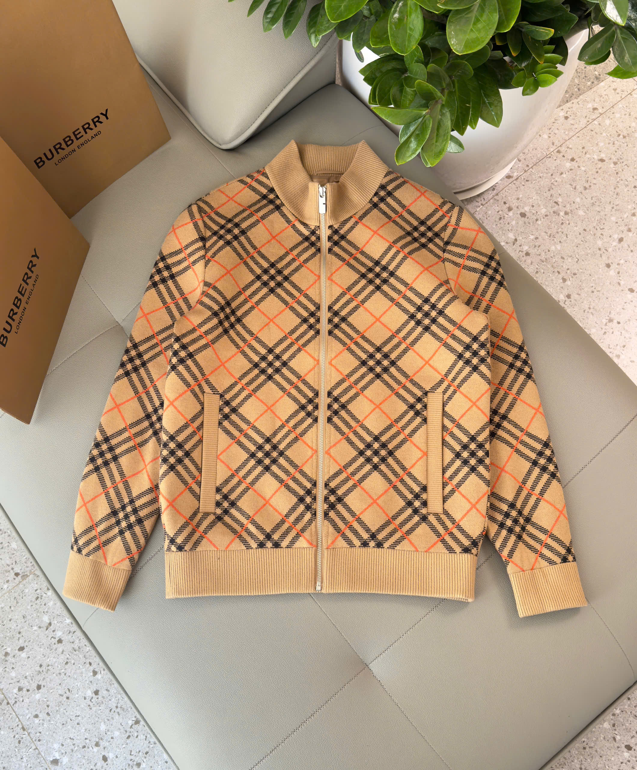 Áo khoác len Burberry Be kẻ chéo Like Auth 48-54 DDT