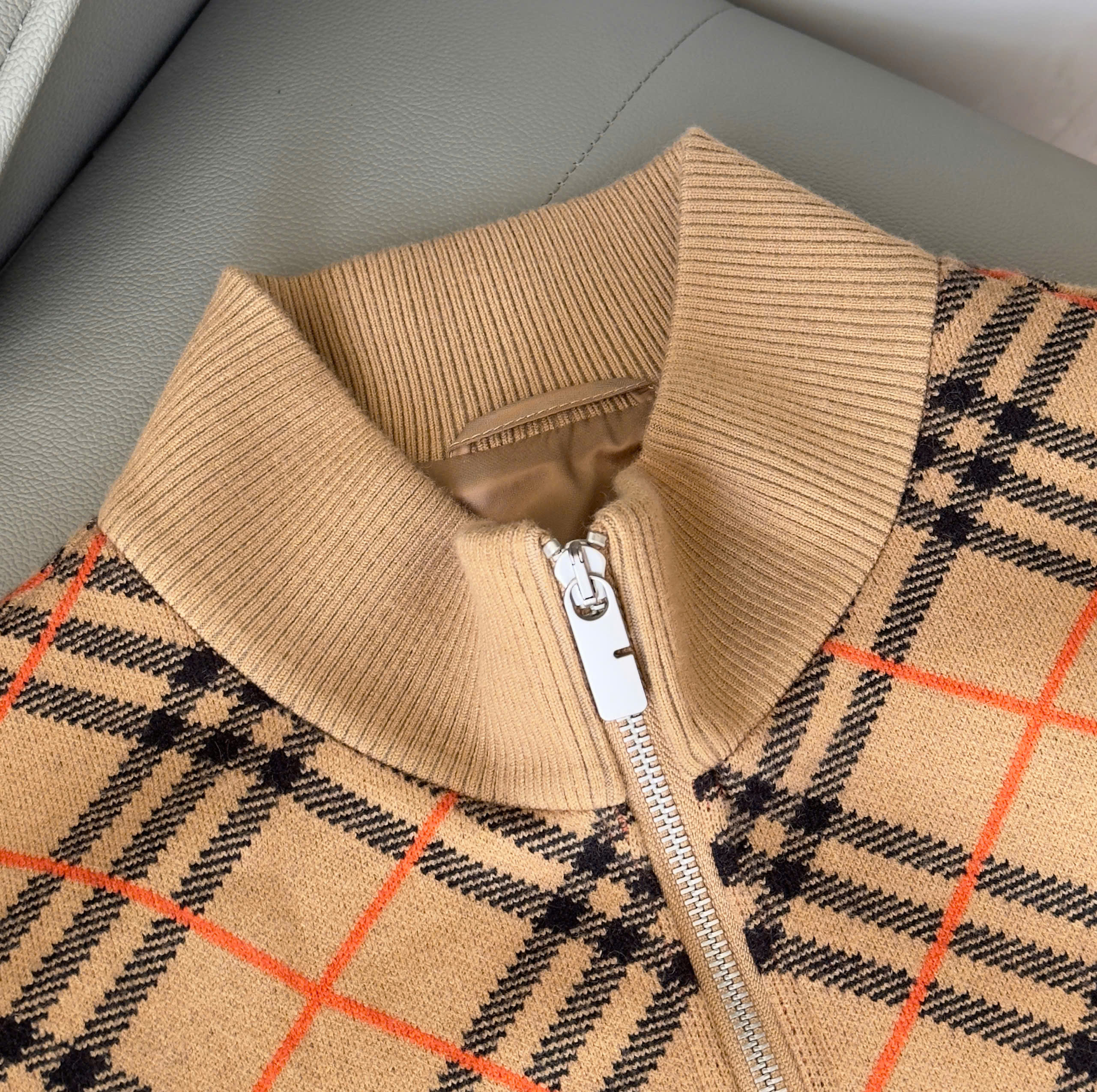 Áo khoác len Burberry Be kẻ chéo Like Auth 48-54 DDT