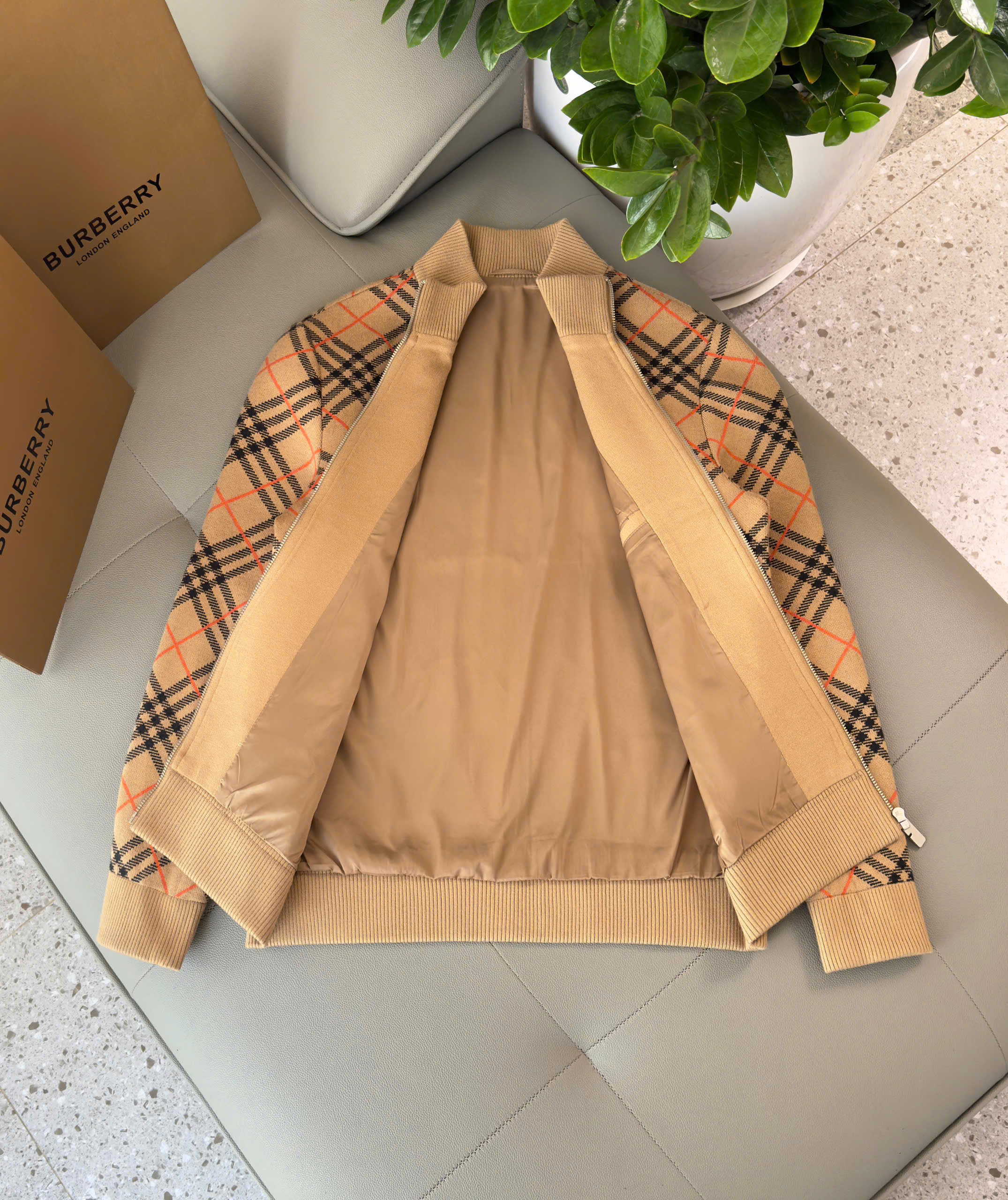 Áo khoác len Burberry Be kẻ chéo Like Auth 48-54 DDT