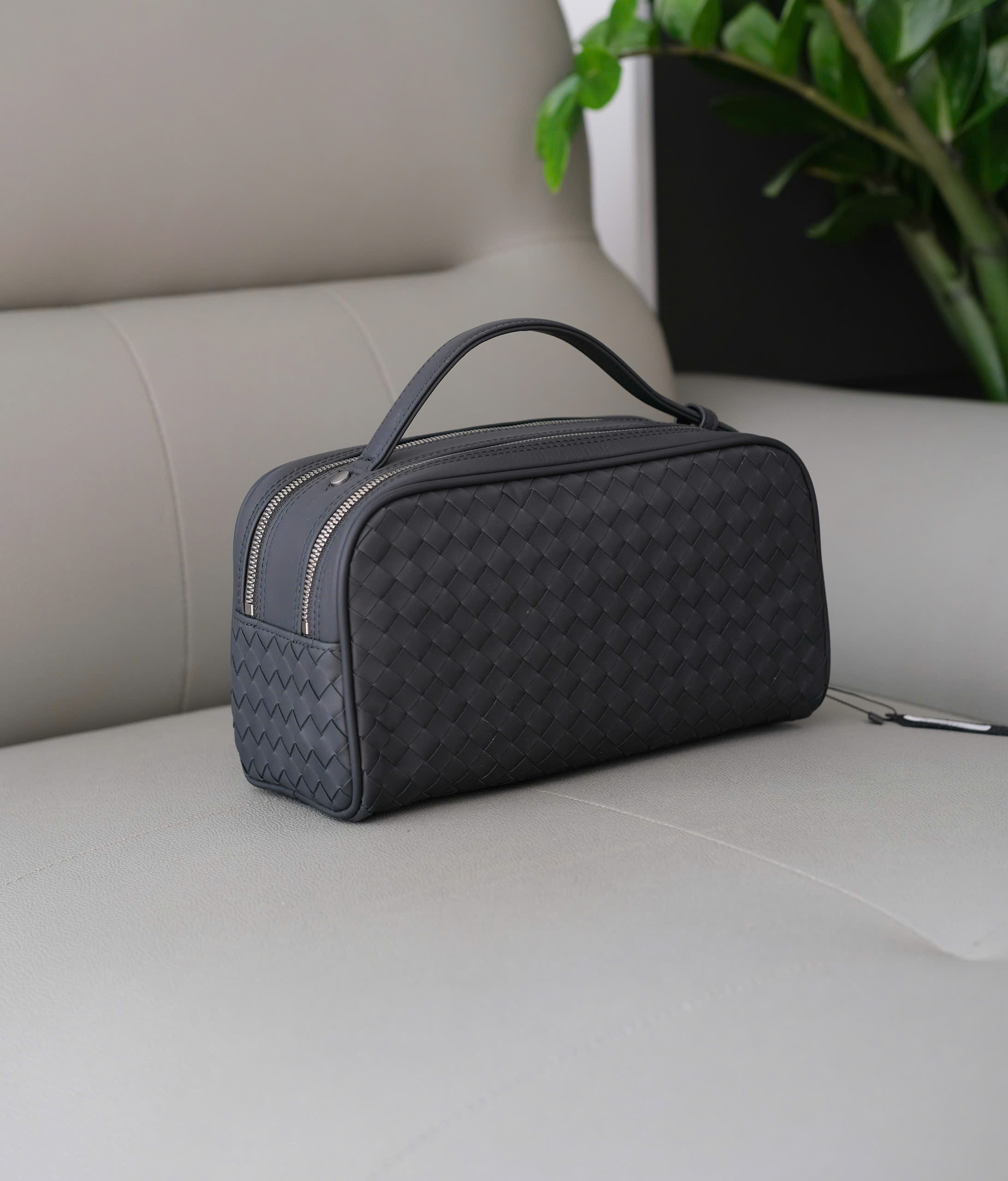 Túi ví Clutch Bottega Đen họa tiết đan lưới Like Auth DDT