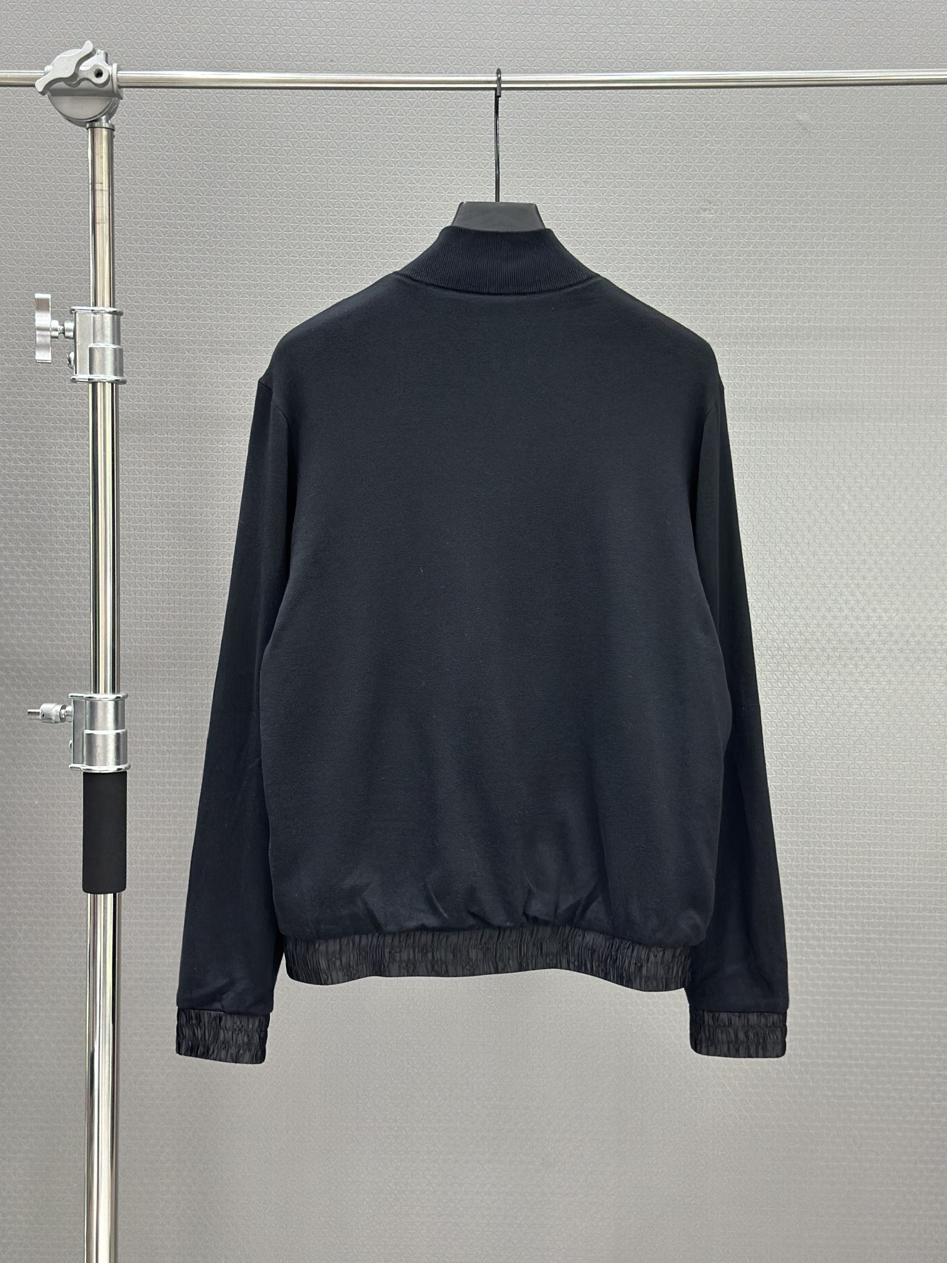 Áo khoác bomber gió Louis Vuitton LV 2 mặt túi bụng monogram full Like Auth S-L VTN