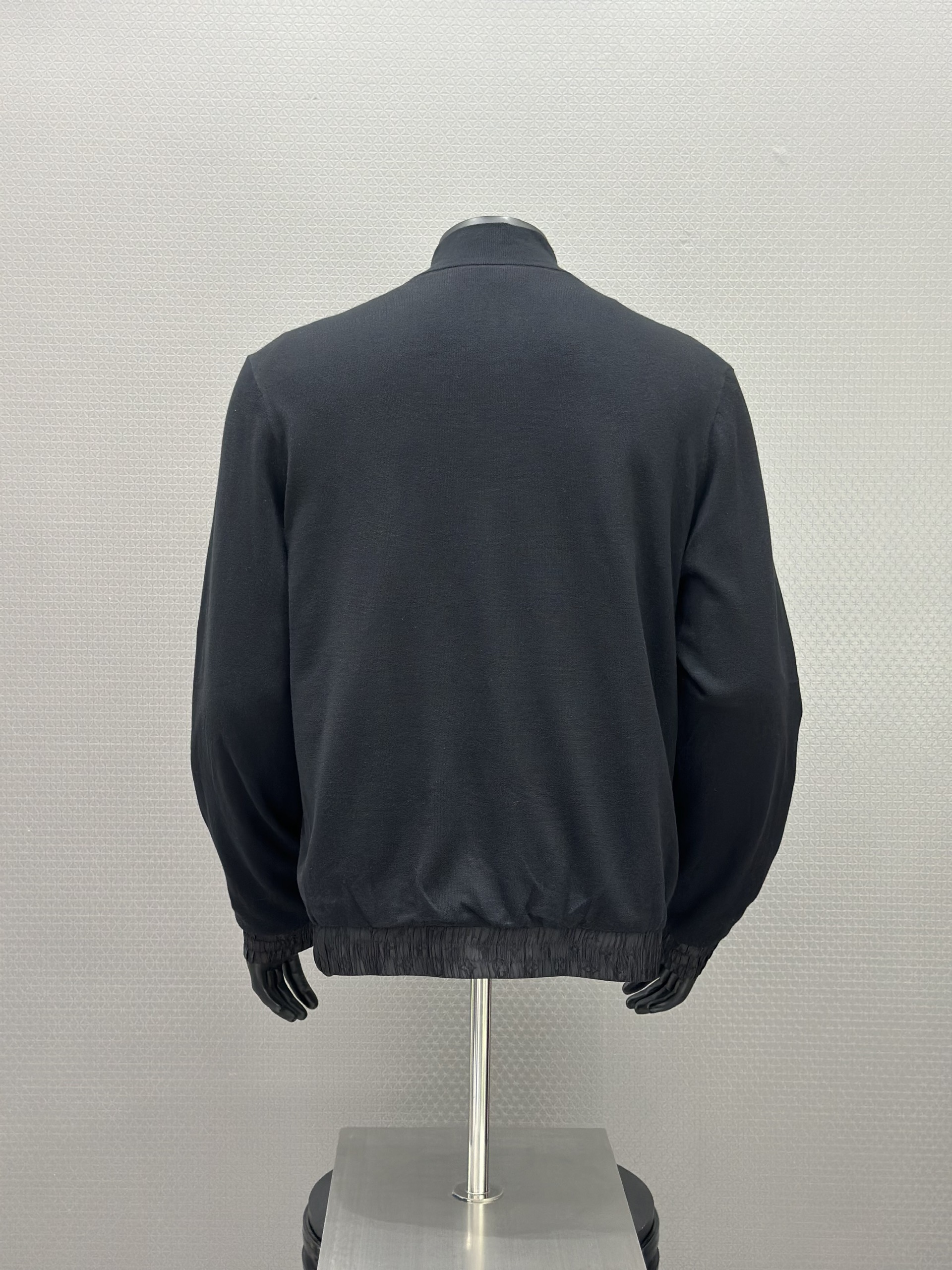 Áo khoác bomber gió Louis Vuitton LV 2 mặt túi bụng monogram full Like Auth S-L VTN