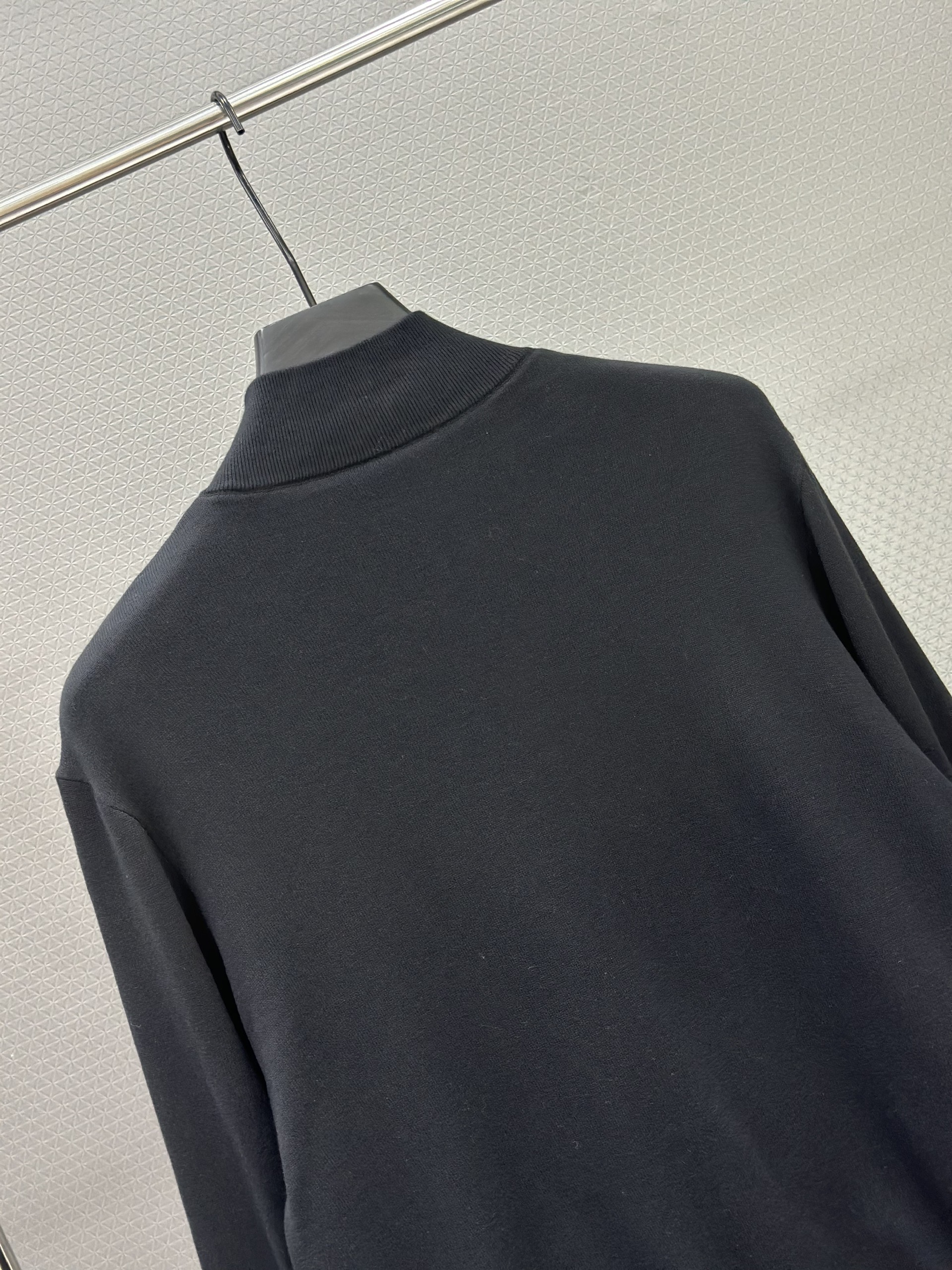 Áo khoác bomber gió Louis Vuitton LV 2 mặt túi bụng monogram full Like Auth S-L VTN