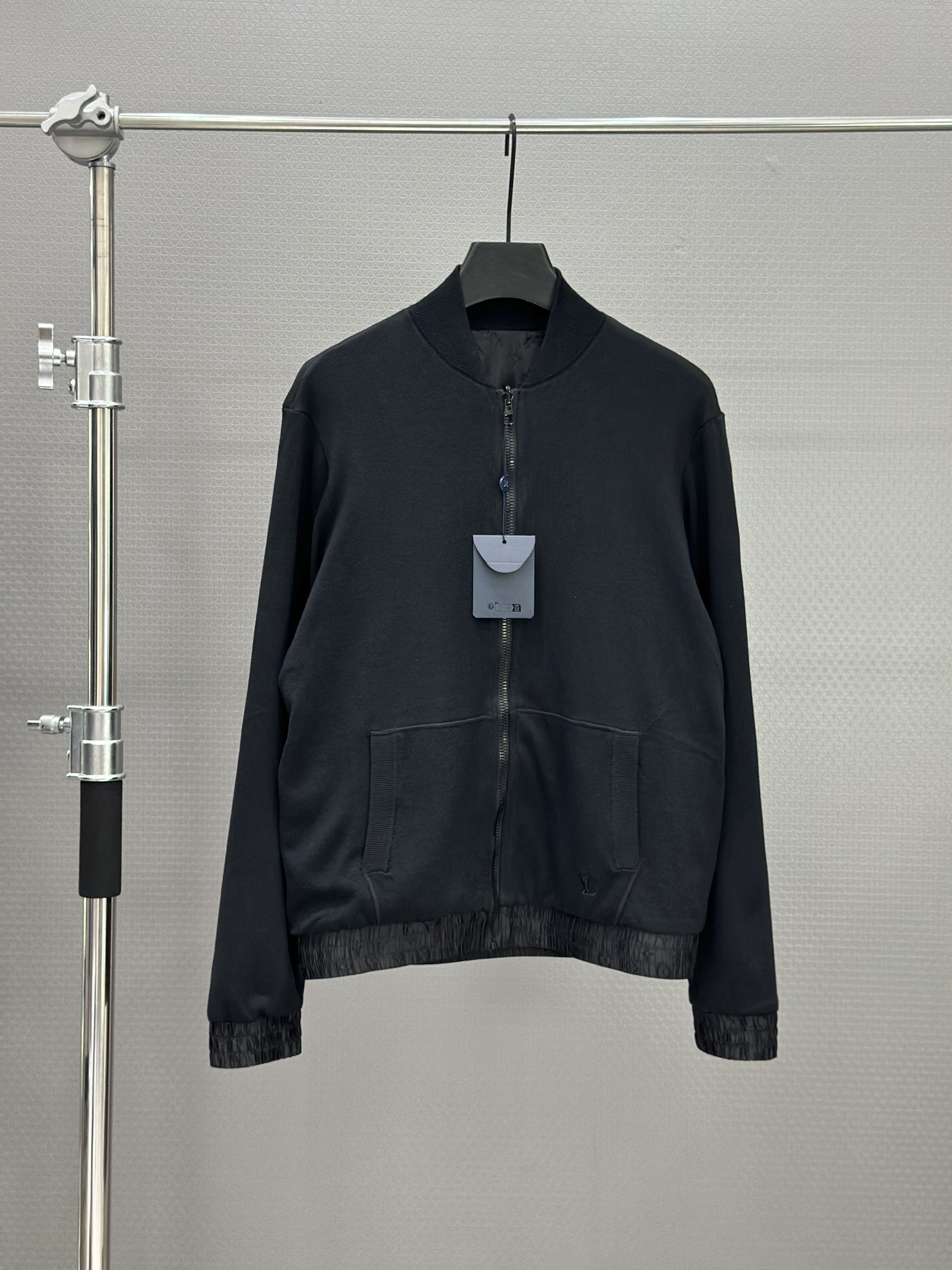 Áo khoác bomber gió Louis Vuitton LV 2 mặt túi bụng monogram full Like Auth S-L VTN