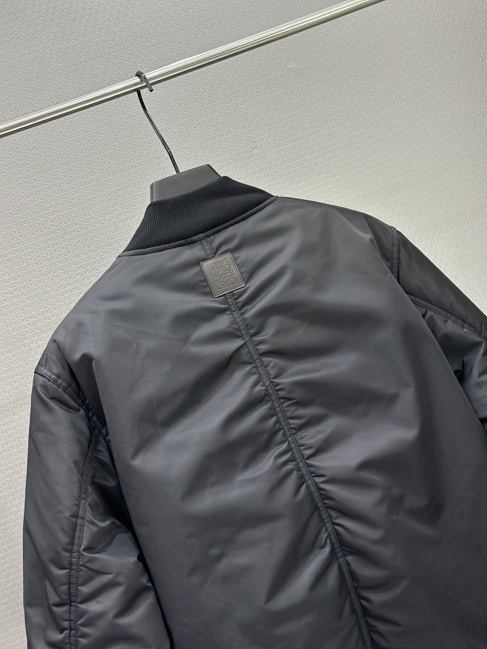 Áo khoác bomber phao Loewe khóa chốt Like Auth 48-52 VTN