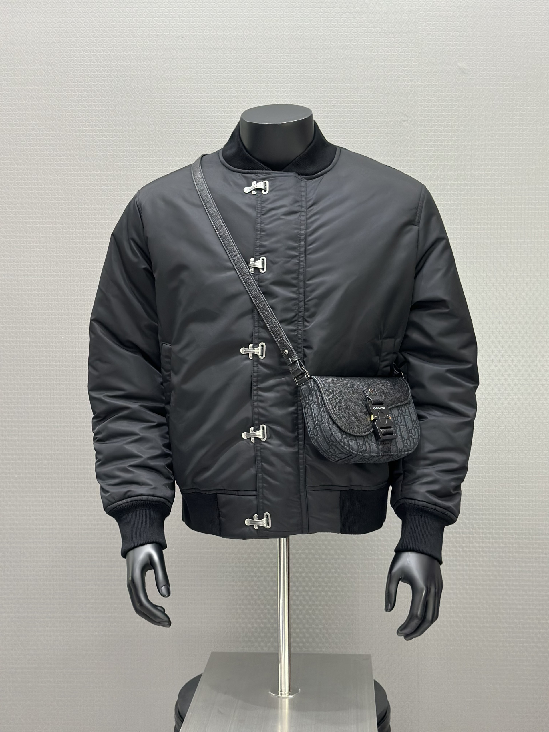 Áo khoác bomber phao Loewe khóa chốt Like Auth 48-52 VTN