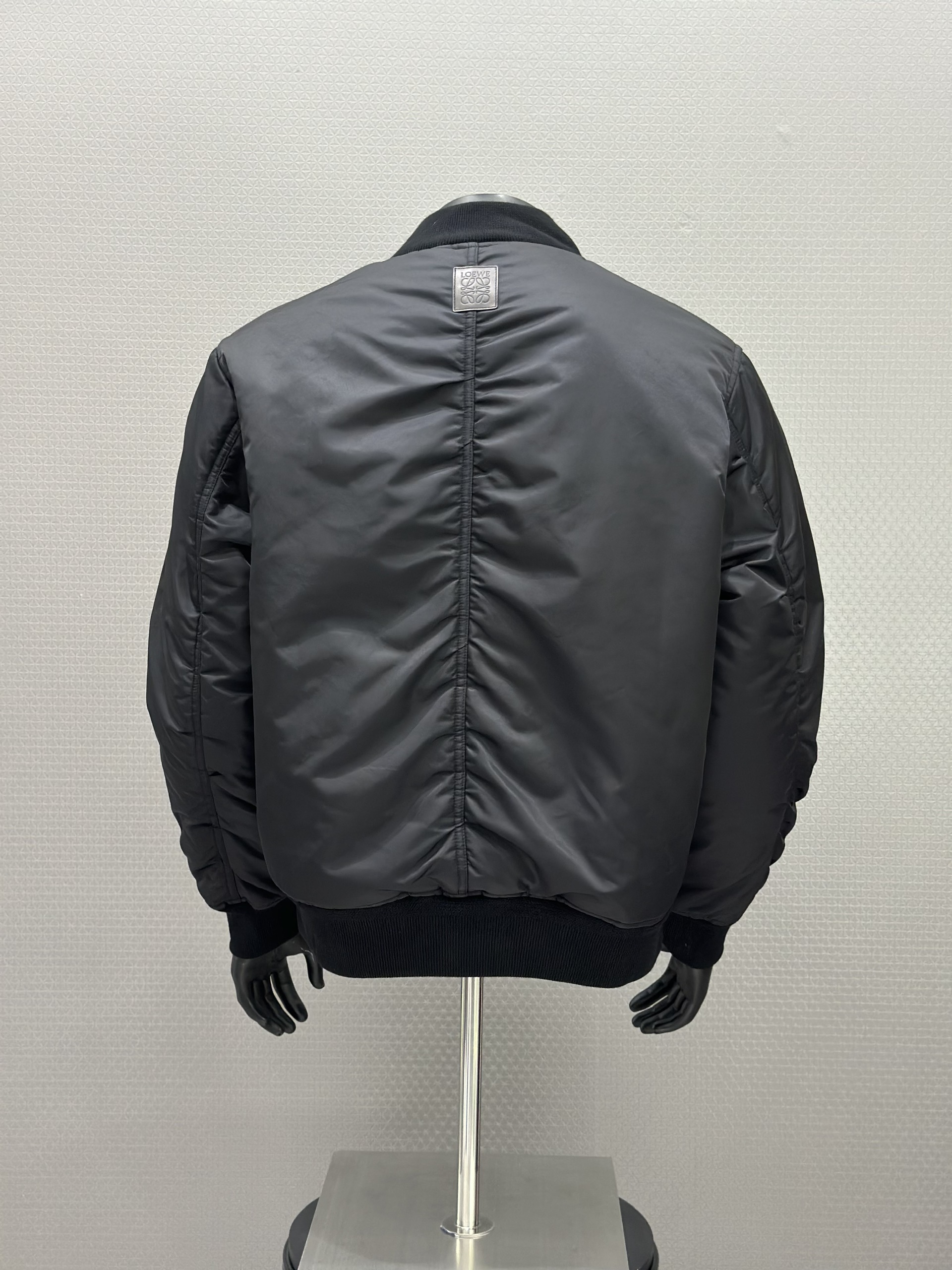 Áo khoác bomber phao Loewe khóa chốt Like Auth 48-52 VTN