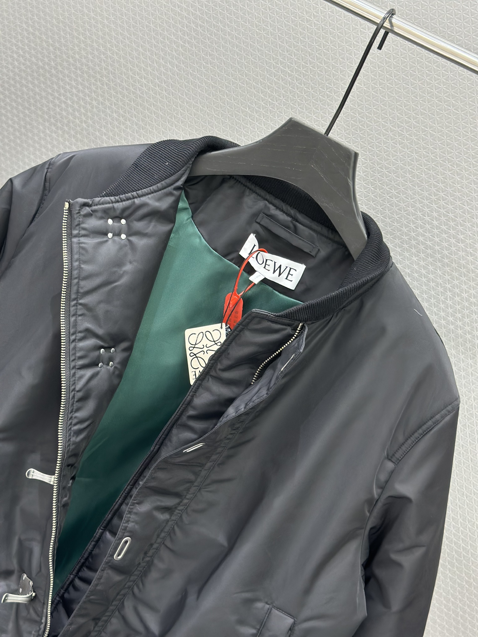 Áo khoác bomber phao Loewe khóa chốt Like Auth 48-52 VTN