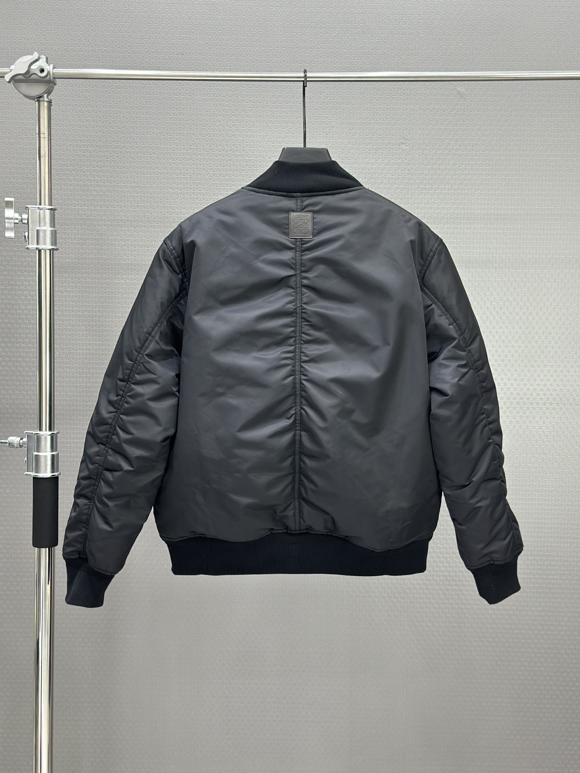 Áo khoác bomber phao Loewe khóa chốt Like Auth 48-52 VTN