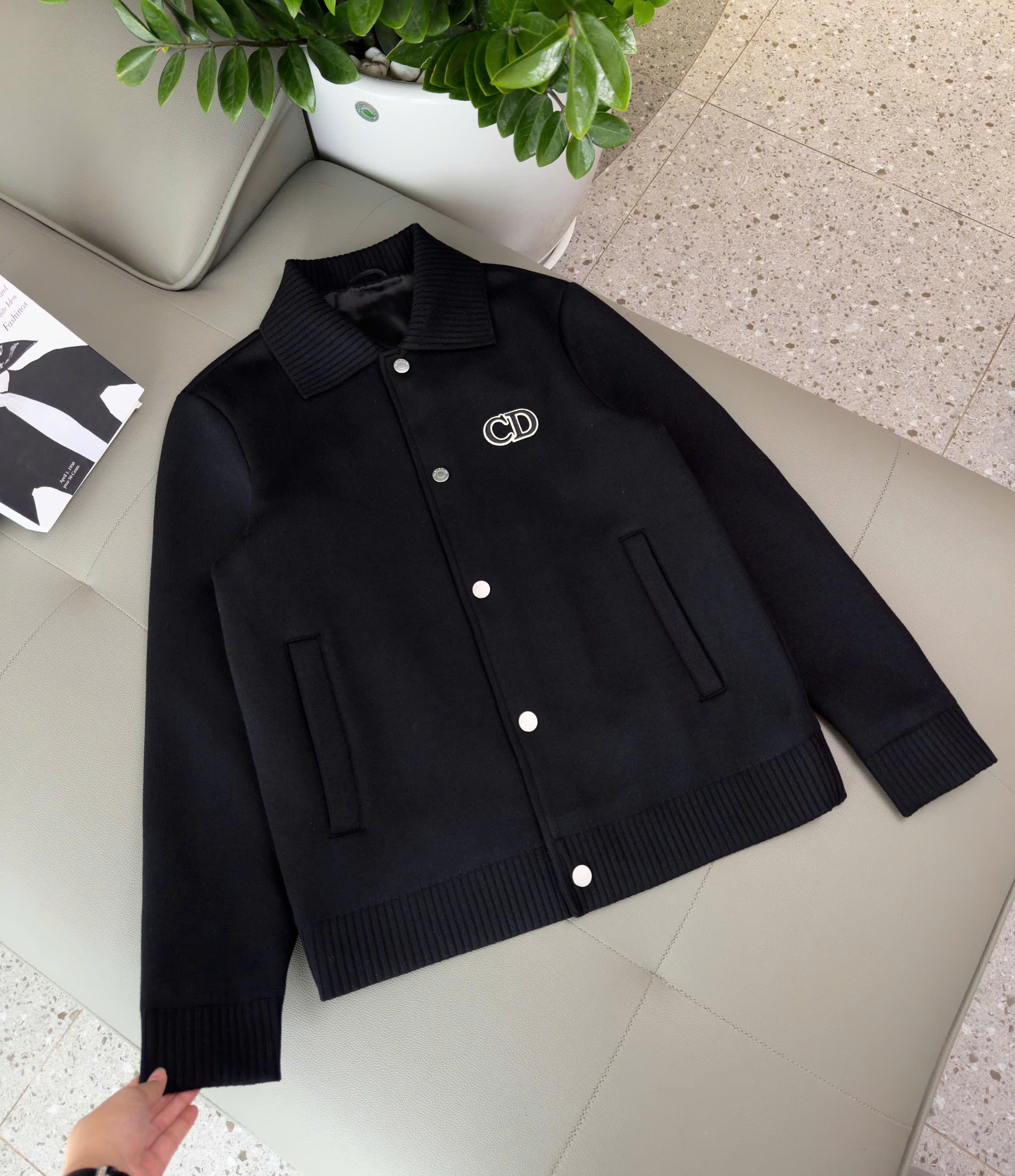 Áo khoác dạ Dior Đên thêu logo CD ngực Like Auth 48-54 DDT