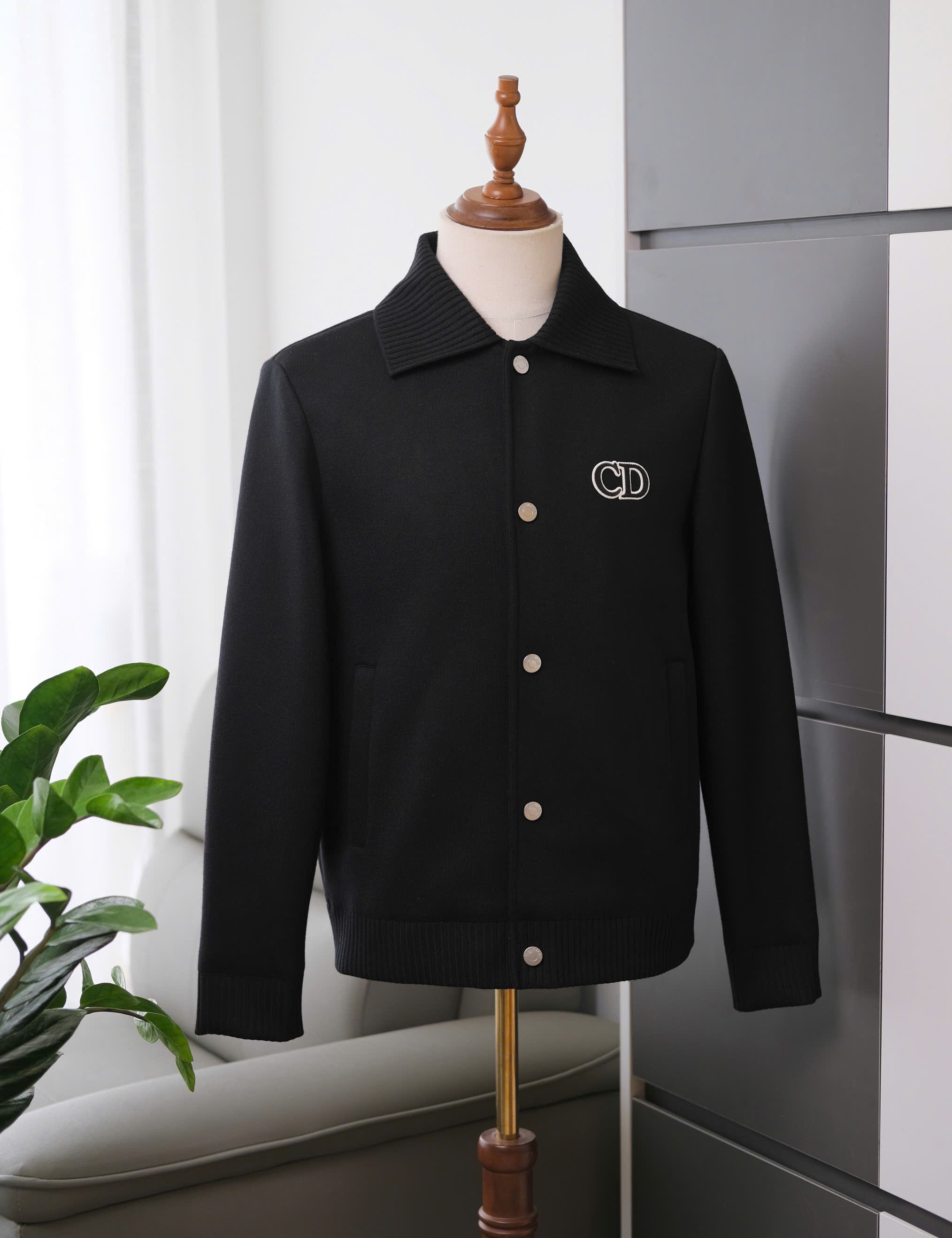 Áo khoác dạ Dior Đên thêu logo CD ngực Like Auth 48-54 DDT