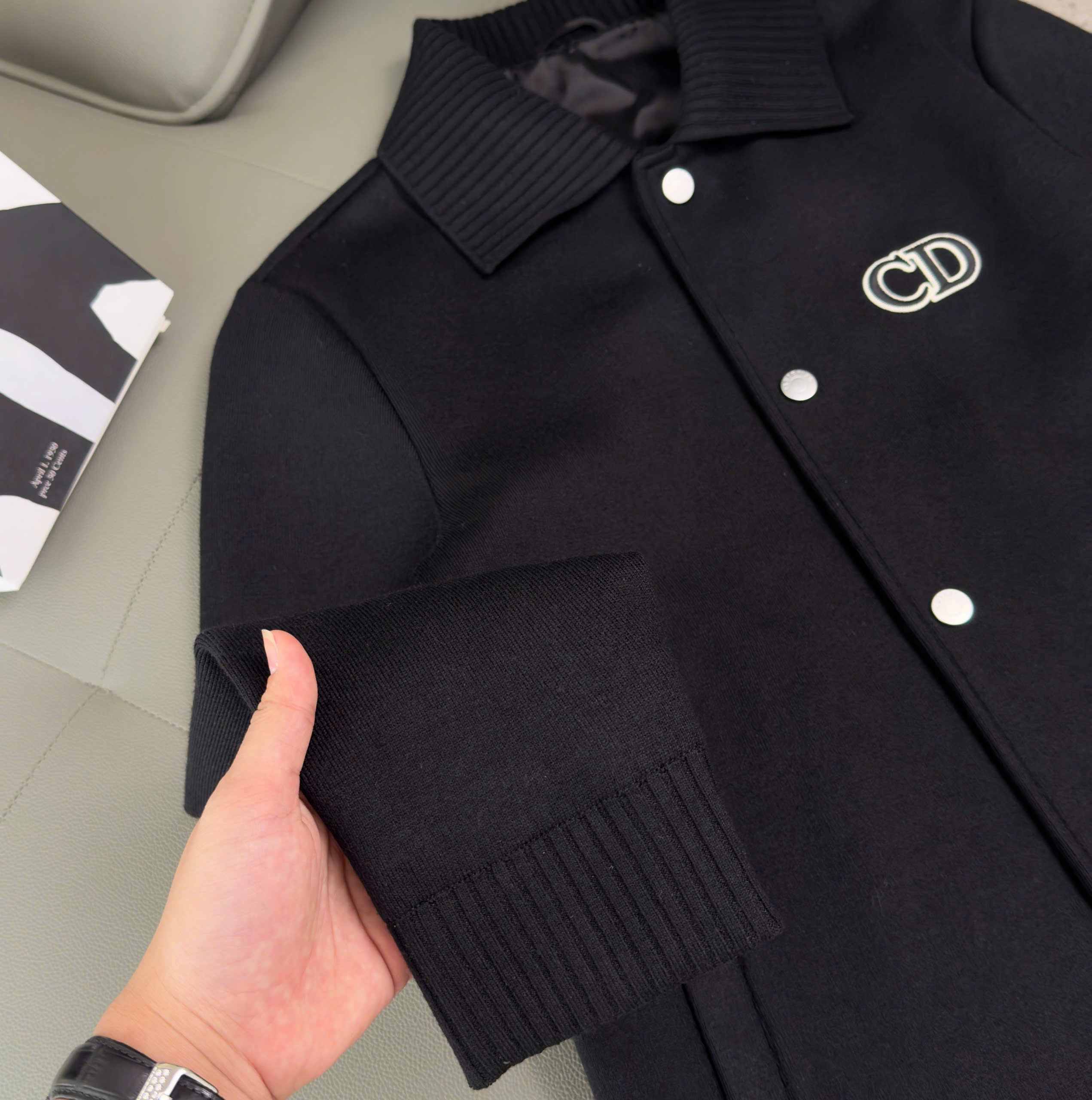 Áo khoác dạ Dior Đên thêu logo CD ngực Like Auth 48-54 DDT