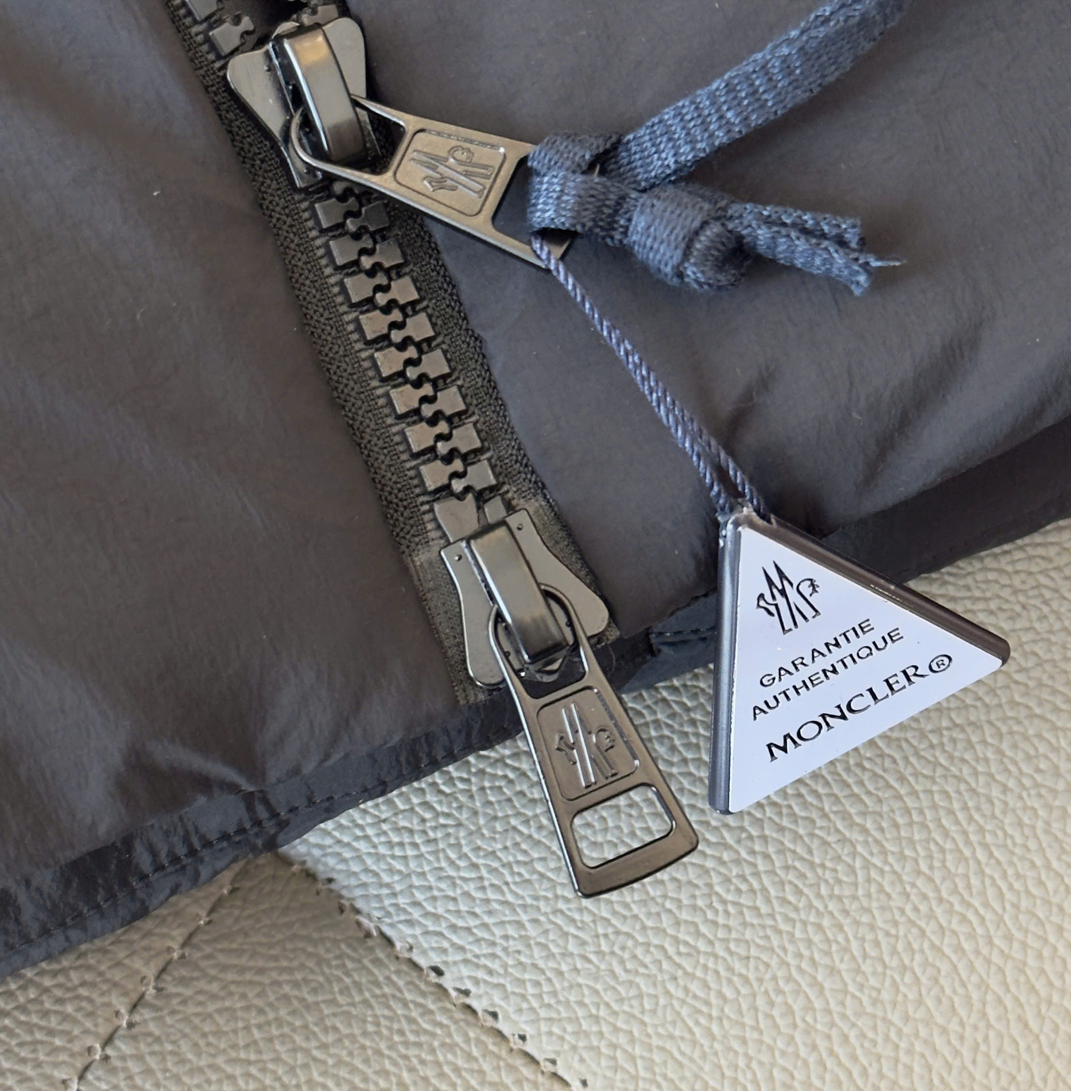 Áo khoác phao Moncler lông vũ khóa 2 chiều Like Auth 1-5 DDT