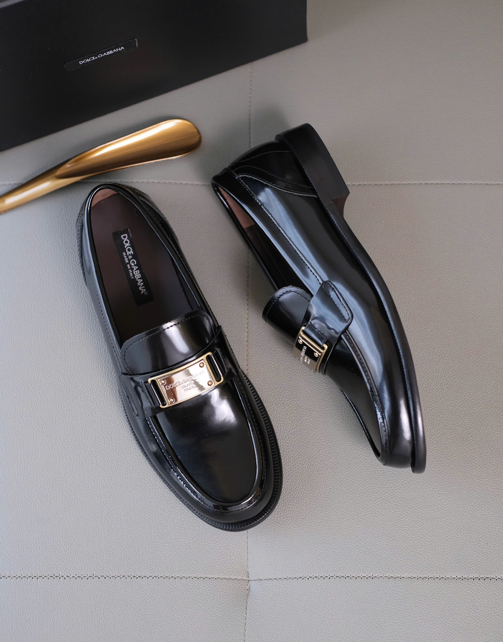 Giày loafer Dolce Gabbana DG Đen bóng logo tag vuông đế gỗ Like Auth 38-43 DDT