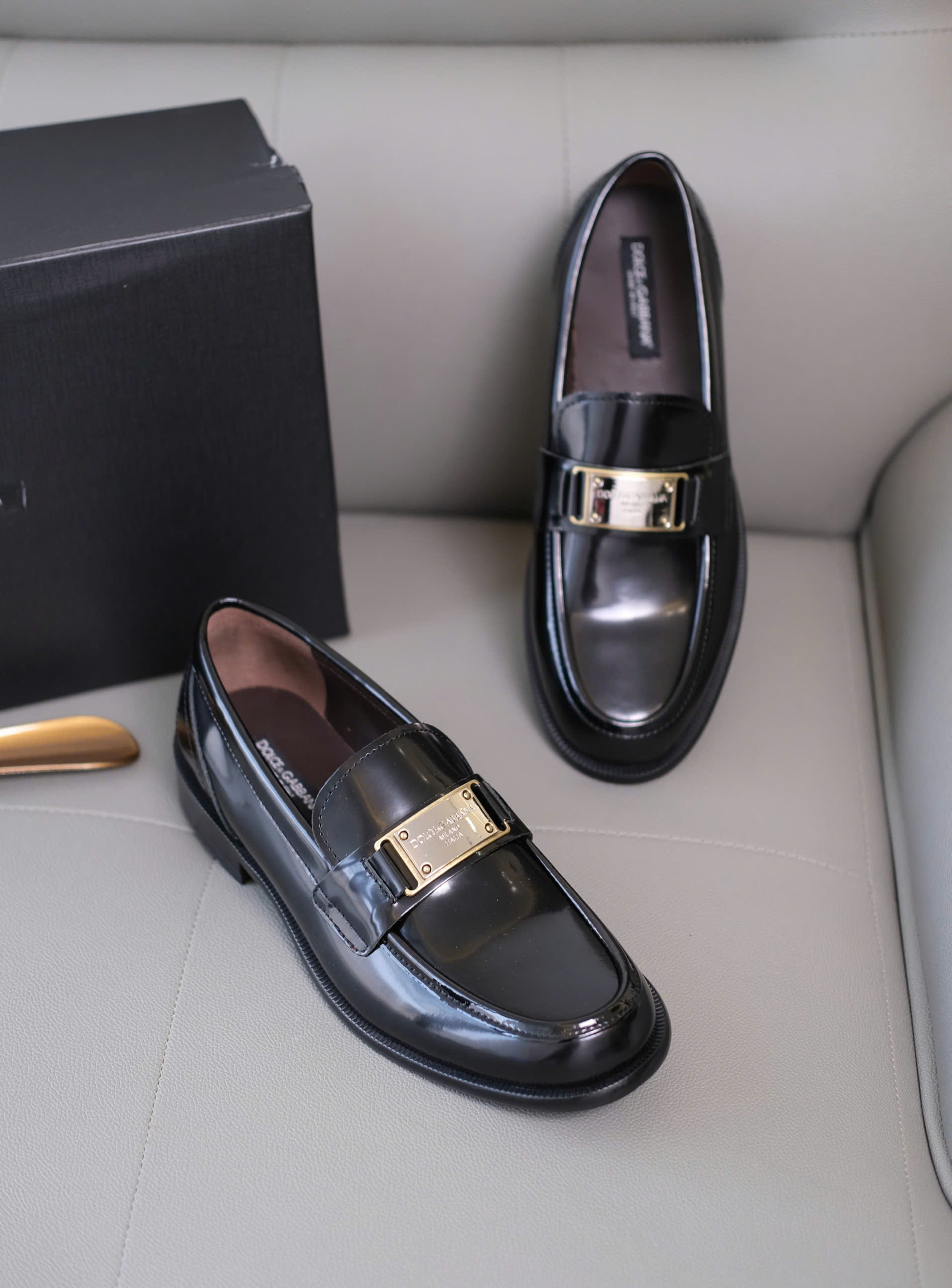 Giày loafer Dolce Gabbana DG Đen bóng logo tag vuông đế gỗ Like Auth 38-43 DDT