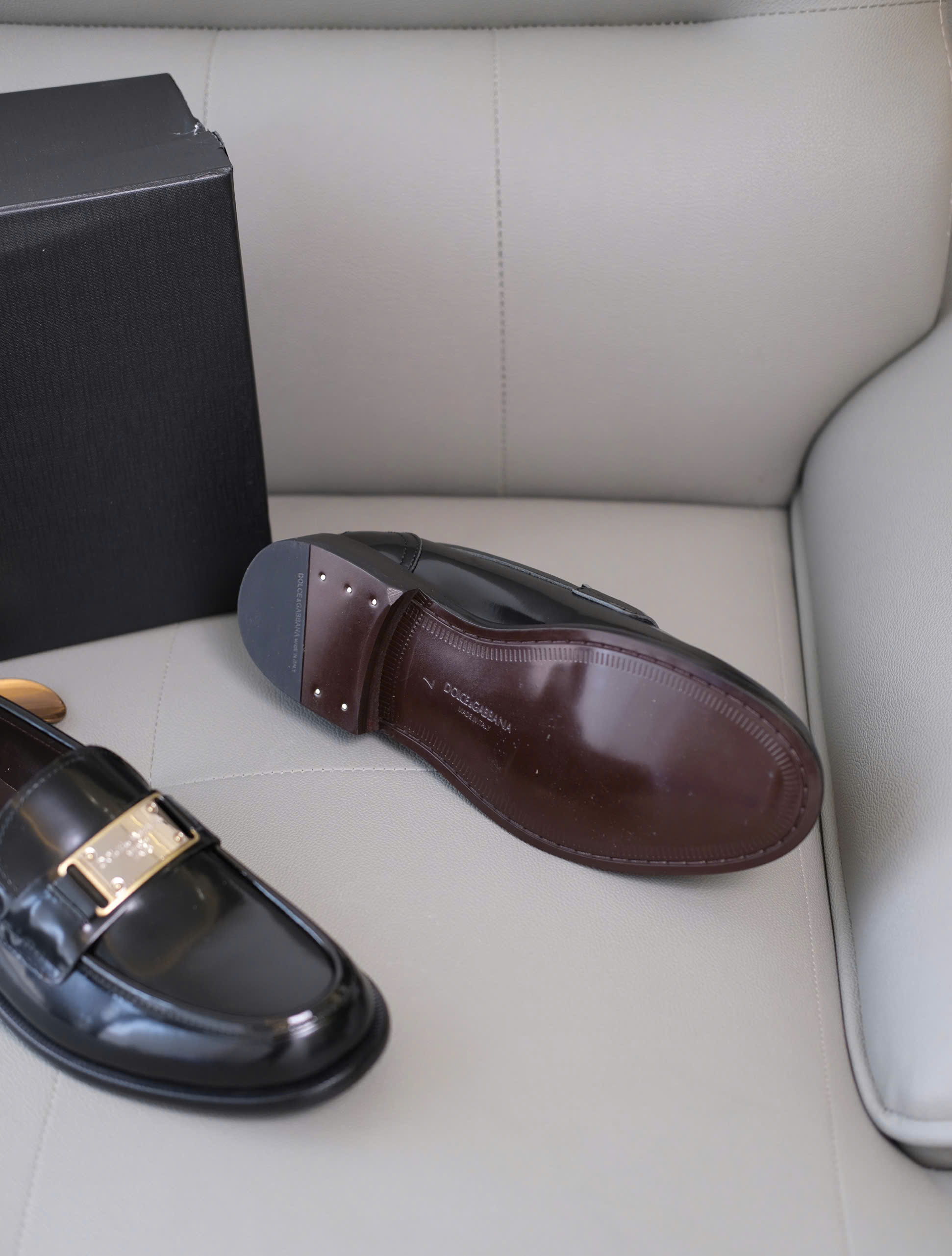 Giày loafer Dolce Gabbana DG Đen bóng logo tag vuông đế gỗ Like Auth 38-43 DDT