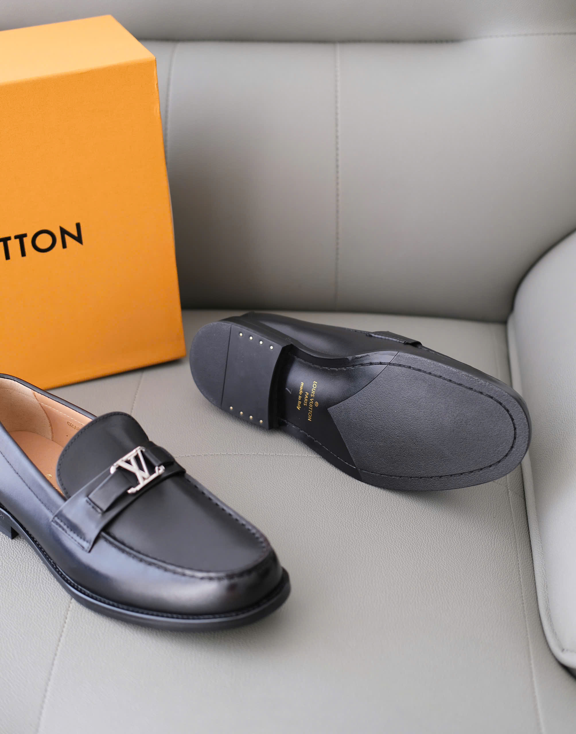 Giày loafer Louis Vuitton LV Đen bóng logo LV tag bạc đế gỗ Like Auth 38-43 DDT