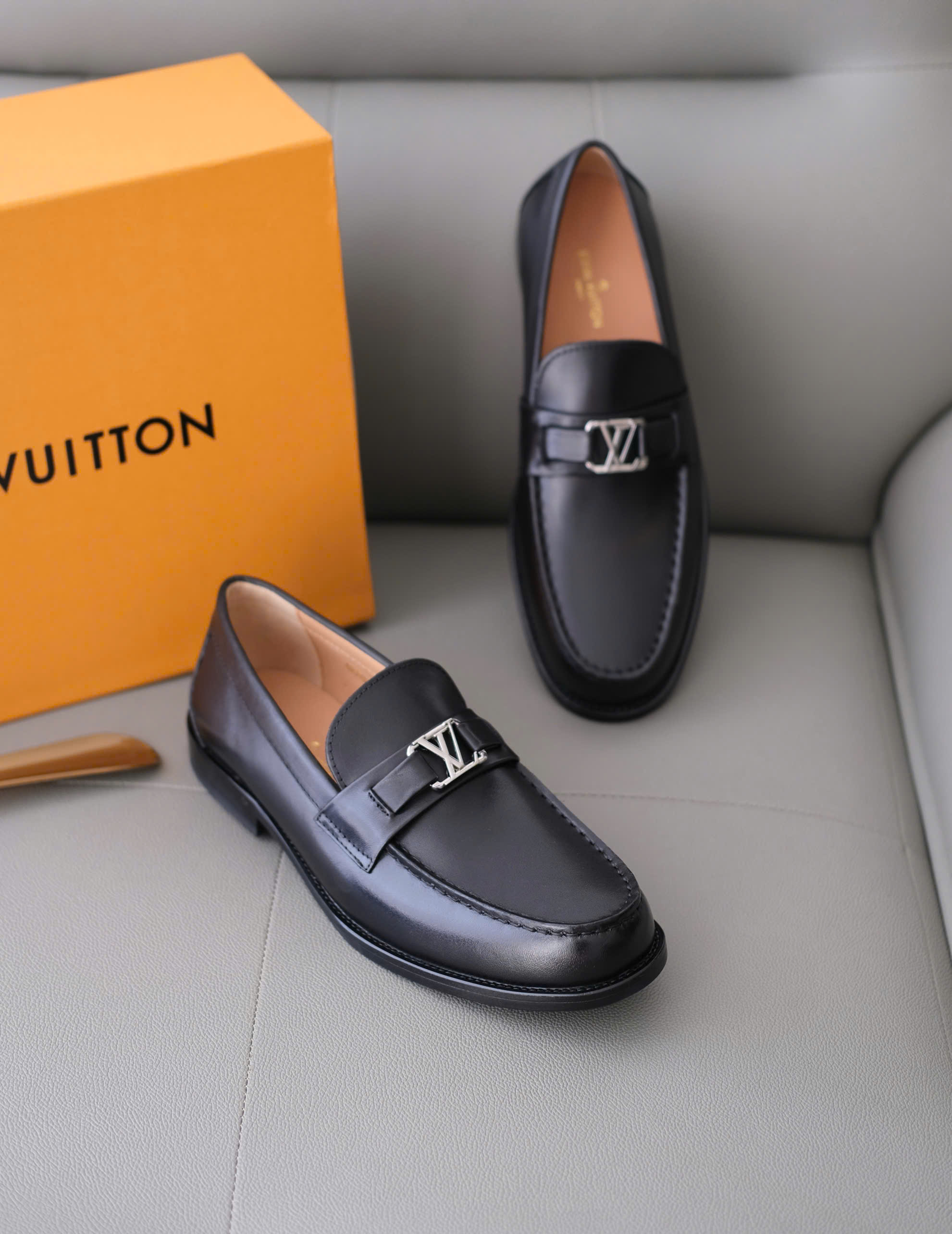 Giày loafer Louis Vuitton LV Đen bóng logo LV tag bạc đế gỗ Like Auth 38-43 DDT