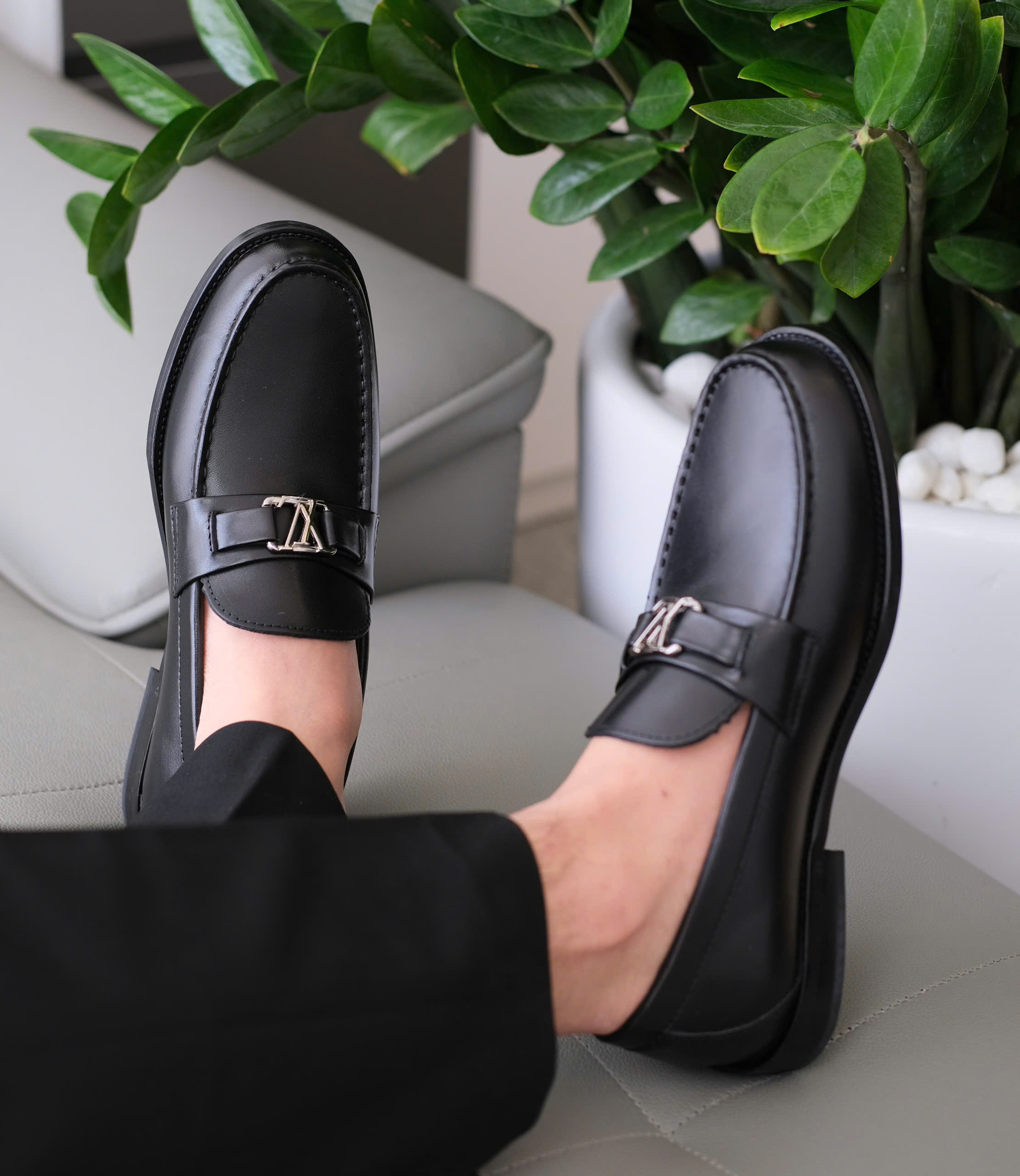 Giày loafer Louis Vuitton LV Đen bóng logo LV tag bạc đế gỗ Like Auth 38-43 DDT