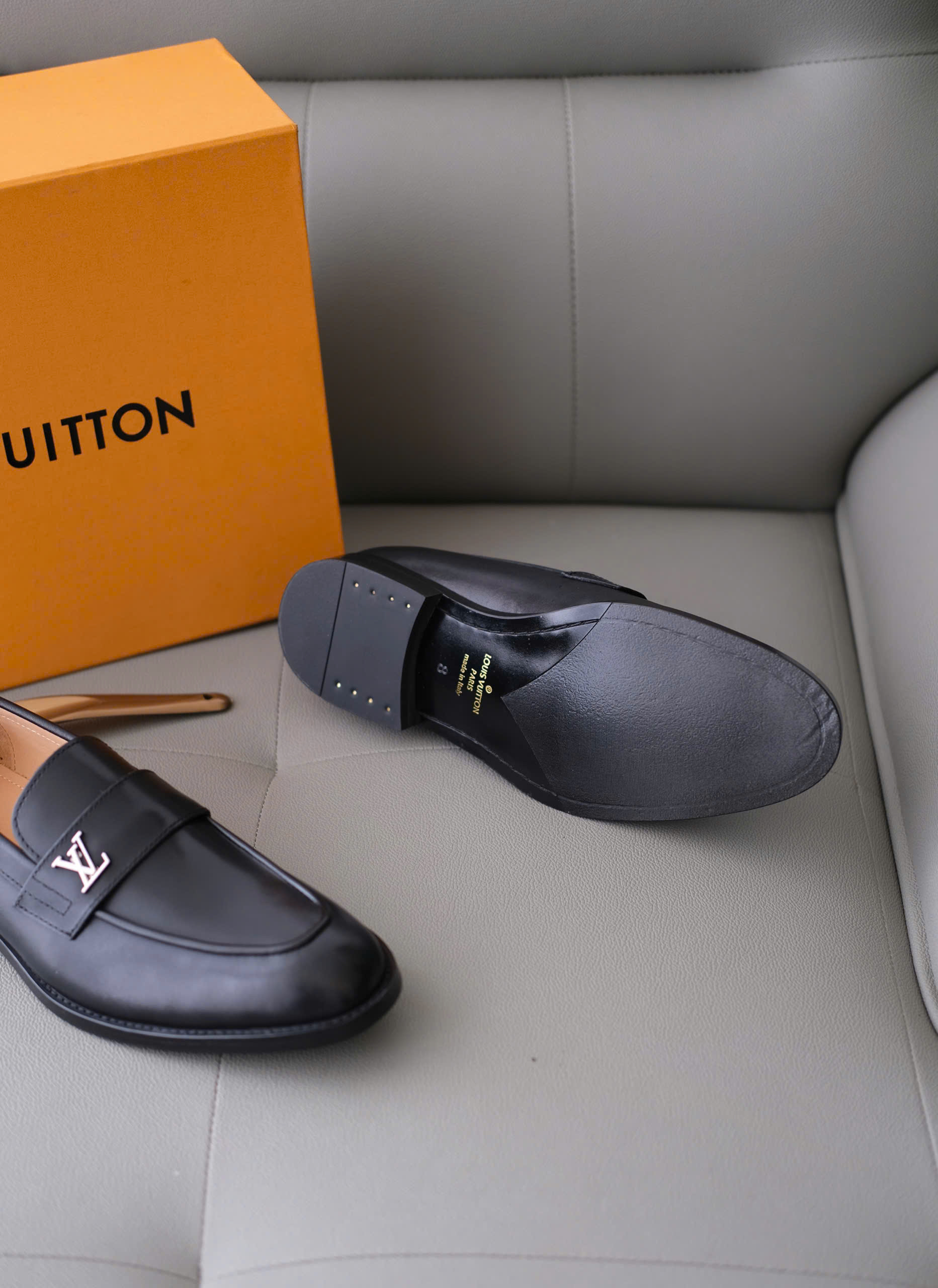 Giày loafer Louis Vuitton LV đen trơn logo tag bạc đế gỗ Like Auth 38-43 DDT
