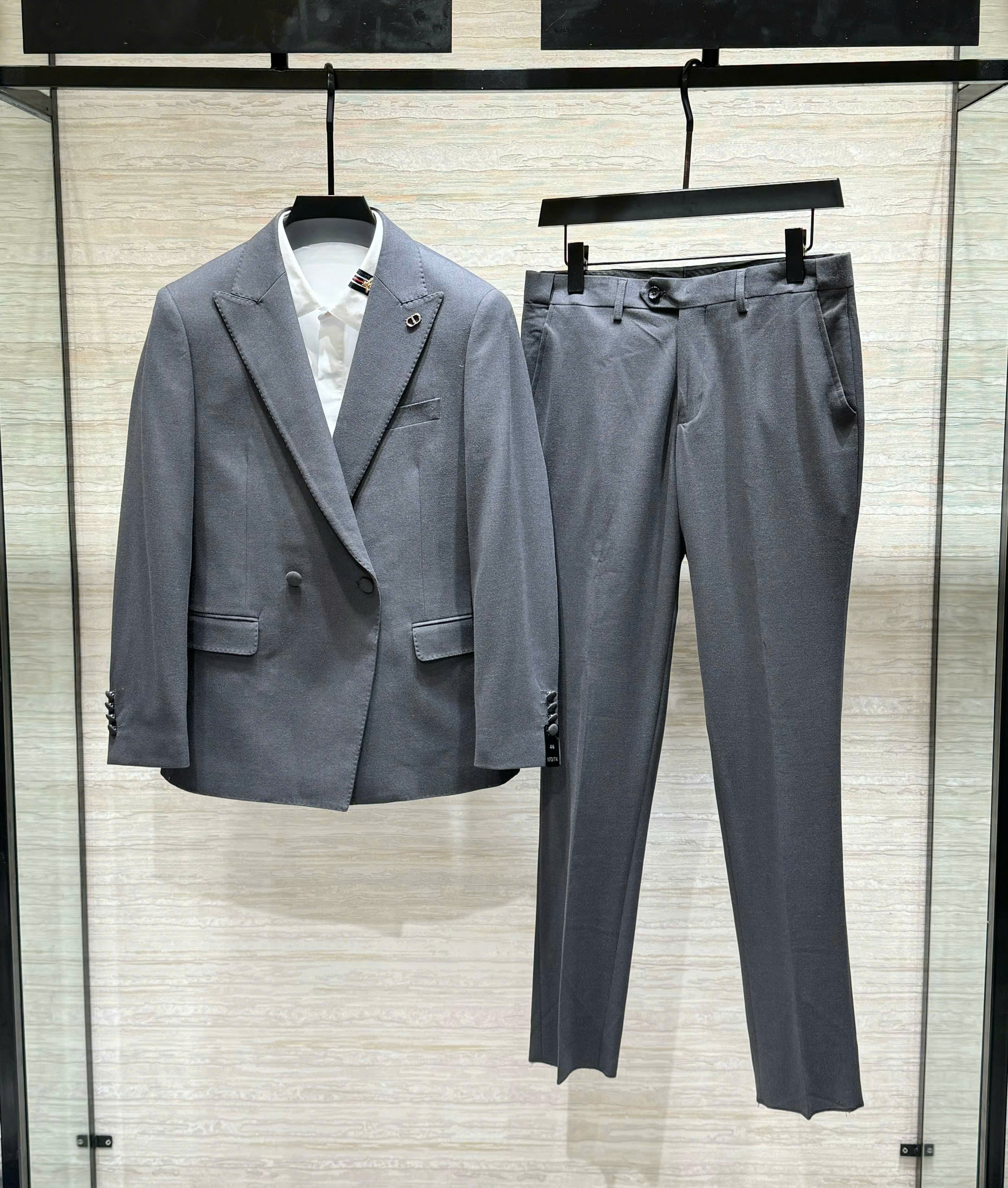 Set bộ Vest Dior Xám Ghi logo tag bạc CD new 2026 Like Auth 46-54 DDT