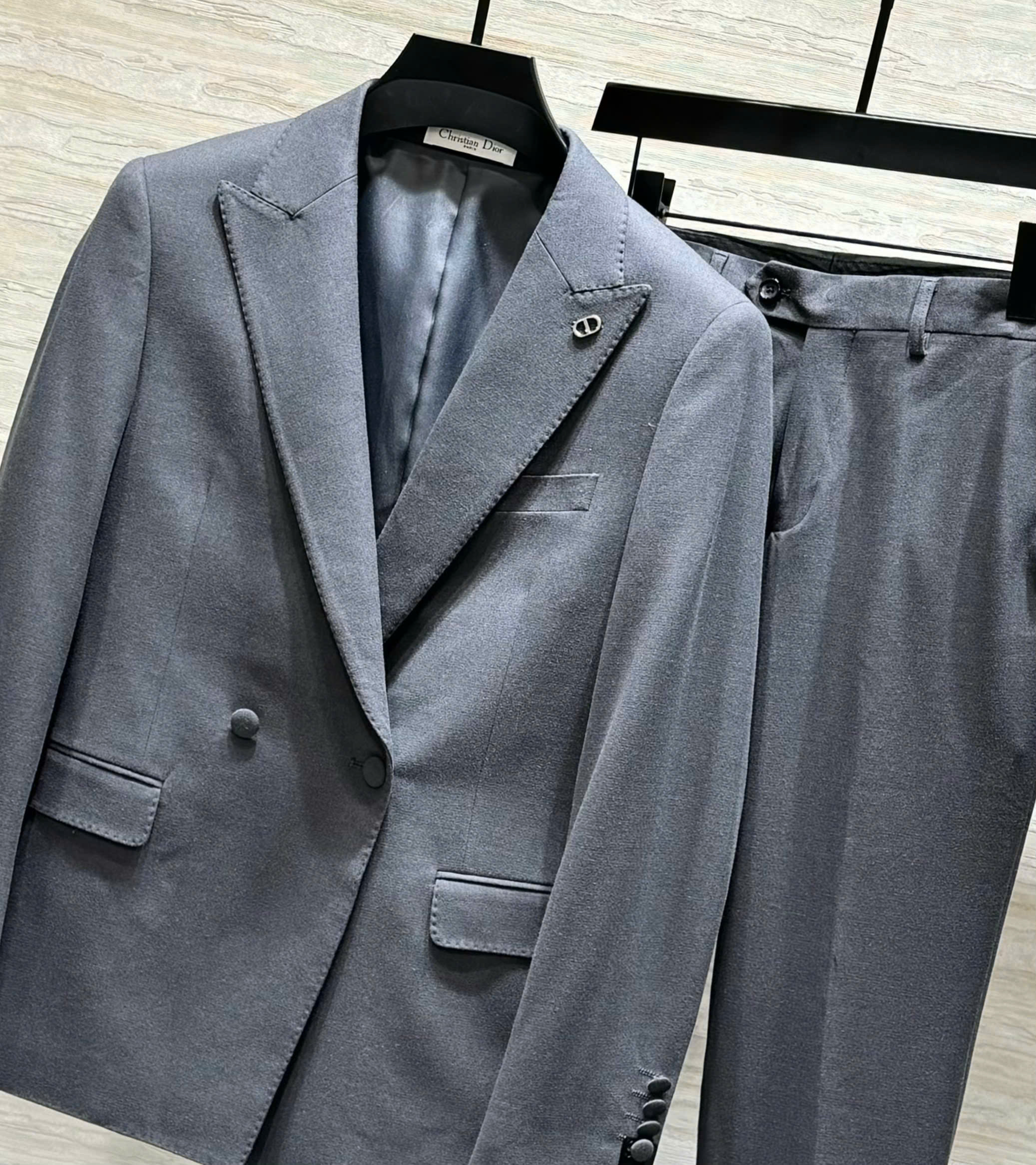 Set bộ Vest Dior Xám Ghi logo tag bạc CD new 2026 Like Auth 46-54 DDT