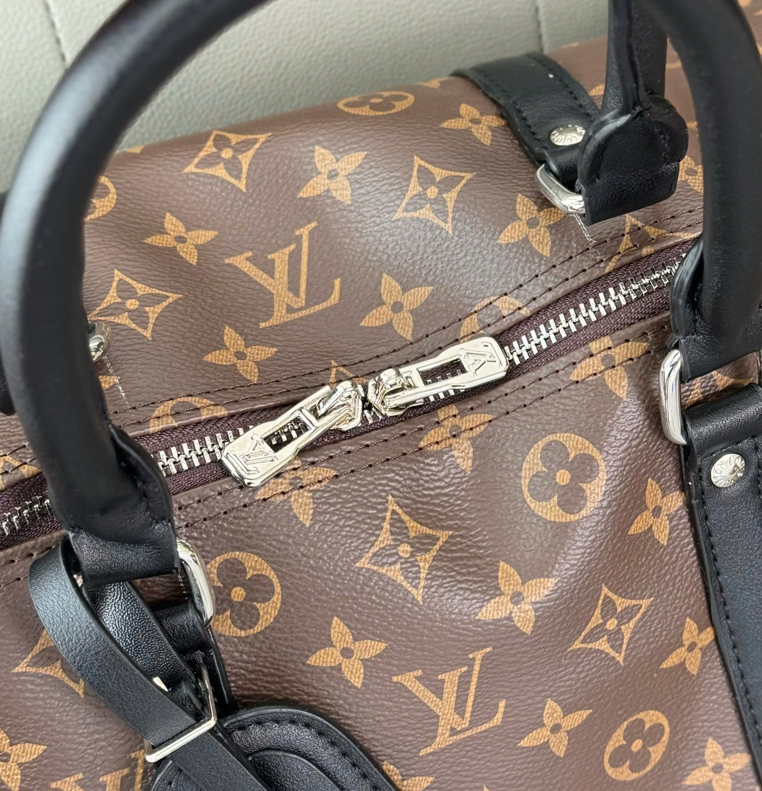 Túi trống du lịch Louis Vuitton LV Nâu monogram Like Auth size 50 DDT